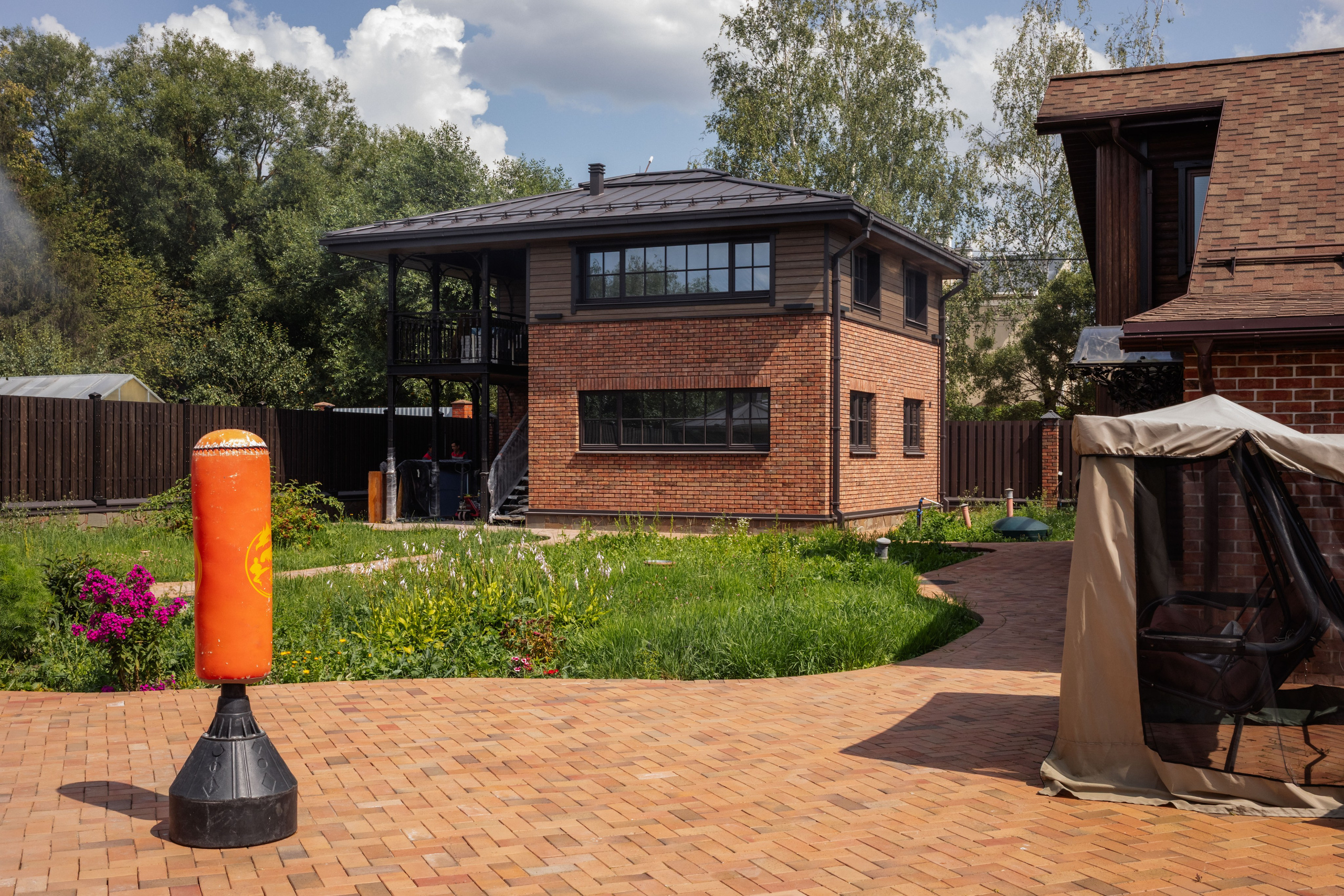 Двухэтажный гараж в стиле Лофт 