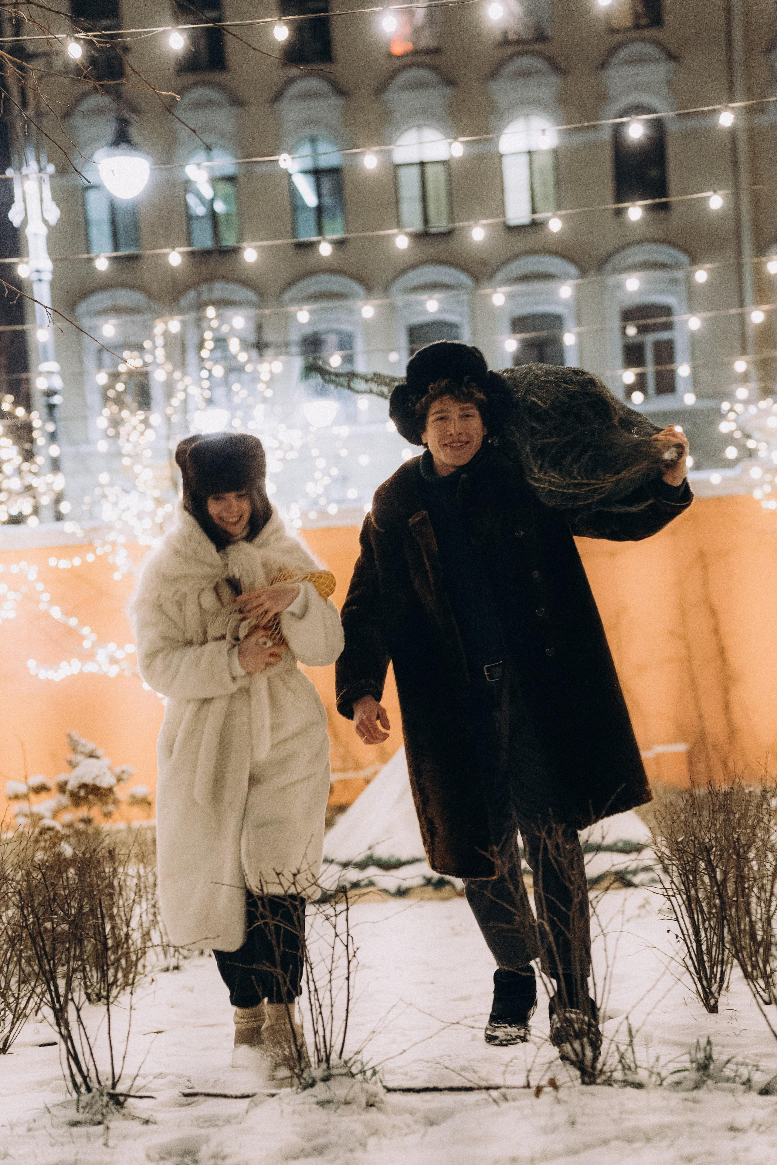 НОВОГОДНЯЯ ПРОГУЛКА ПАРЫ ПО ЧЕРНЫШЕВСКОЙ ПЕРЕД НОВЫМ ГОДОМ. Профессиональный фотограф, Санкт-Петербург — Виктория Богомолова