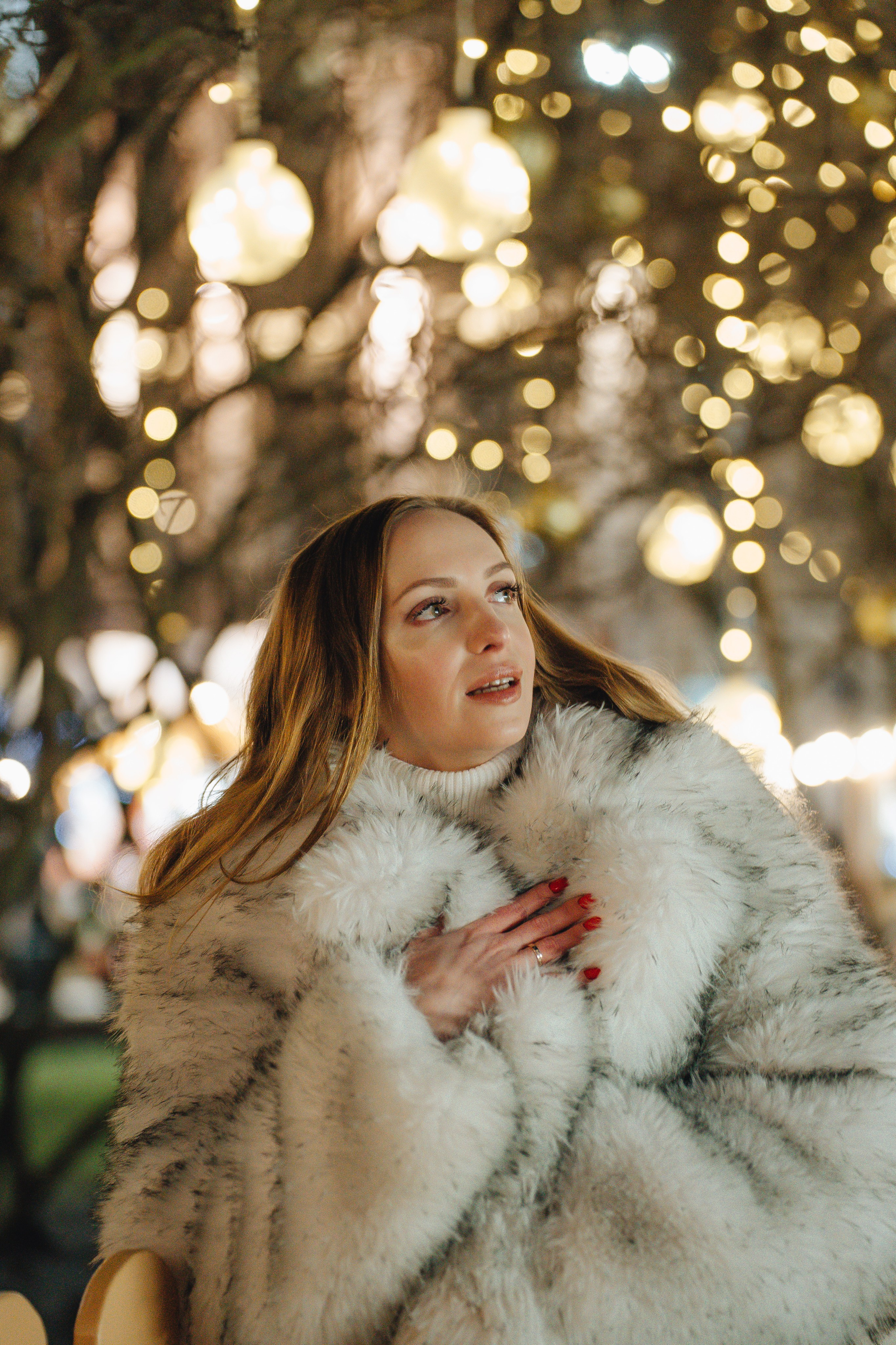 ПРОГУЛКА НА МАНЕЖНОЙ ПЛОЩАДИ ДЛЯ ДЕВУШКИ ПЕРЕД НОВЫМ ГОДОМ (НОВОГОДНЯЯ ФОТОСЕССИИЯ НА МАНЕЖНОЙ ПЛОЩАДИ). Профессиональный фотограф, Санкт-Петербург — Виктория Богомолова