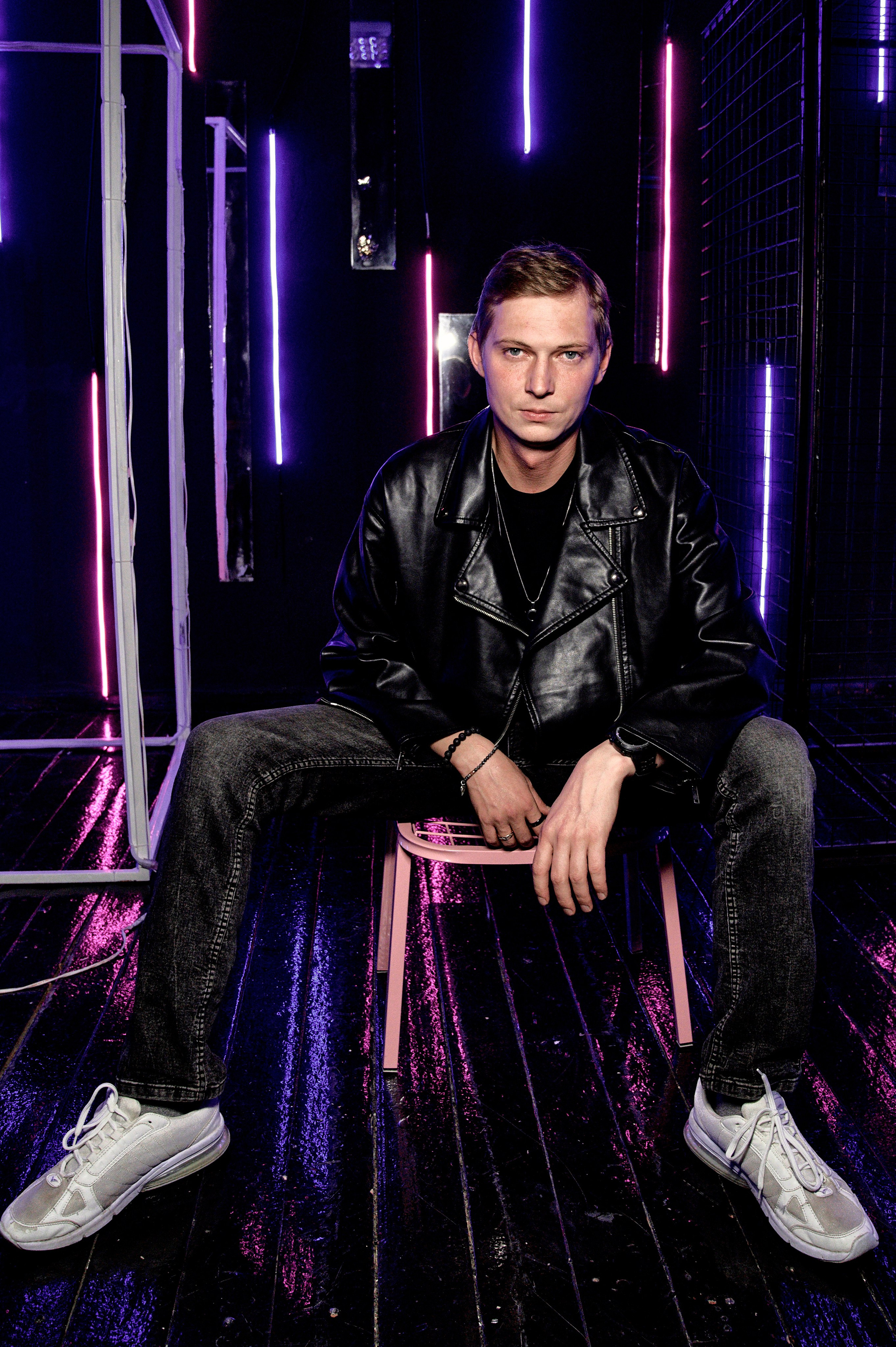 Портрет вокалиста группы