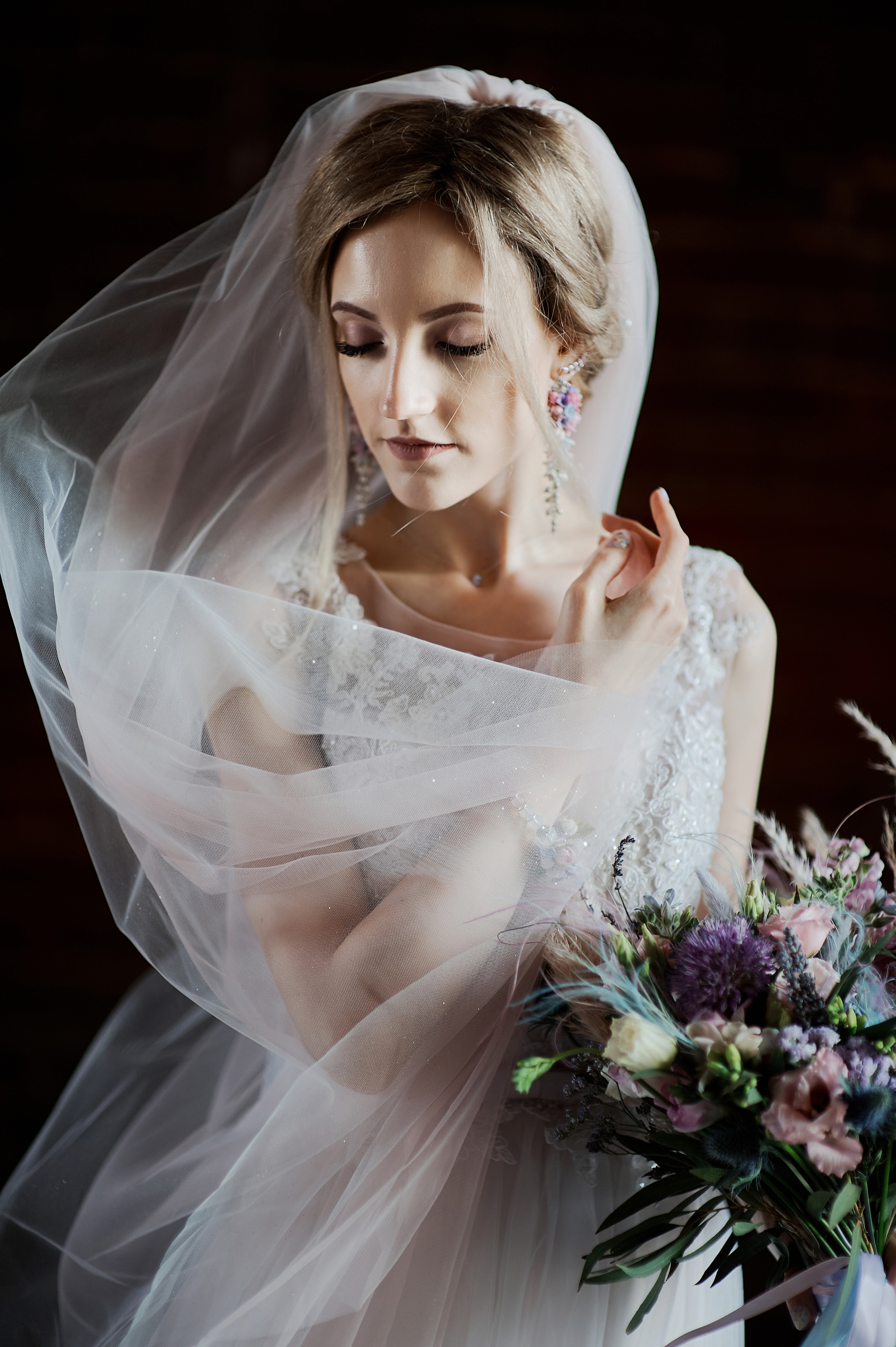 нежные фото невесты с длинно фатой