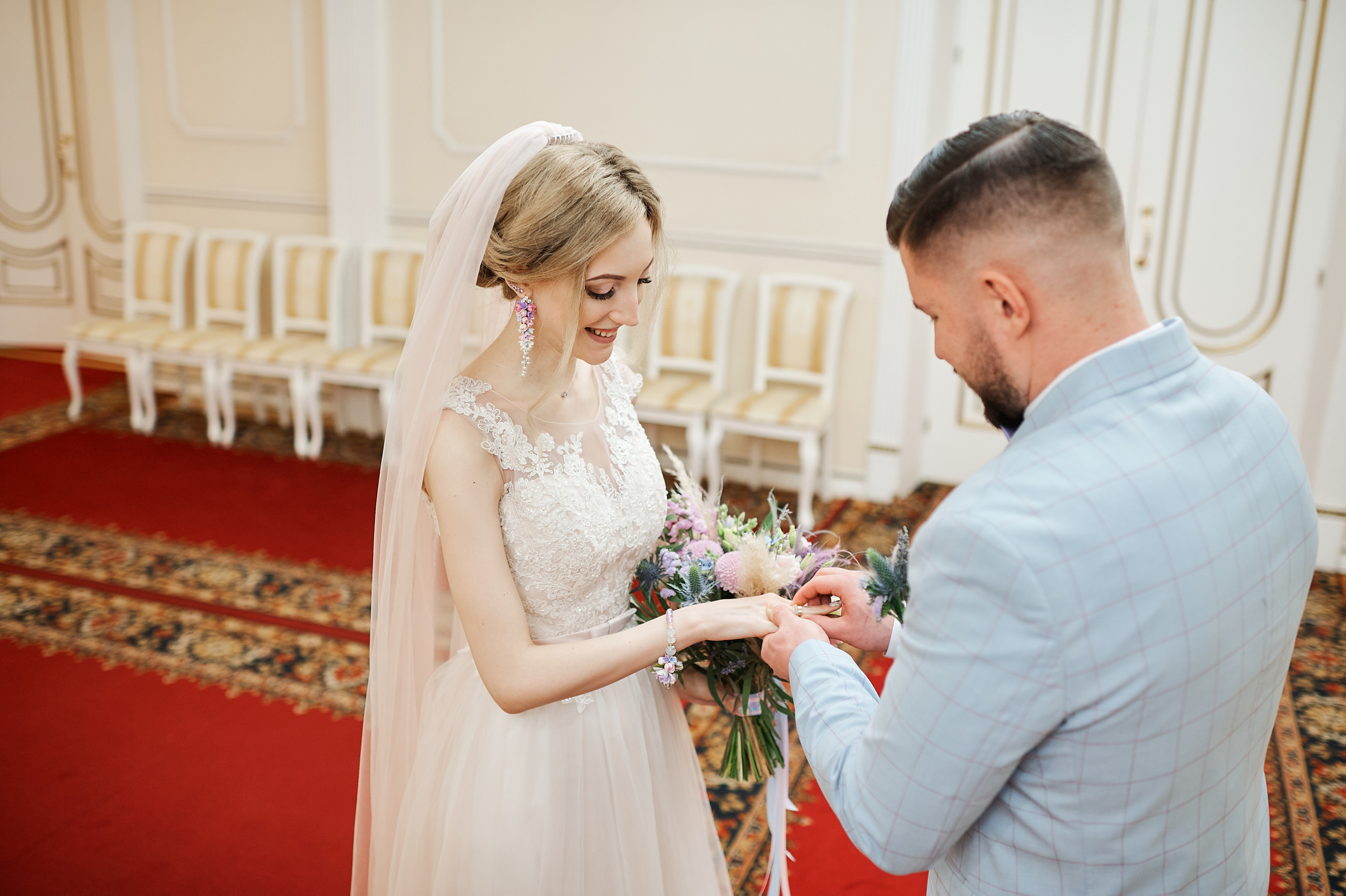 съемка в загсе одевание колец