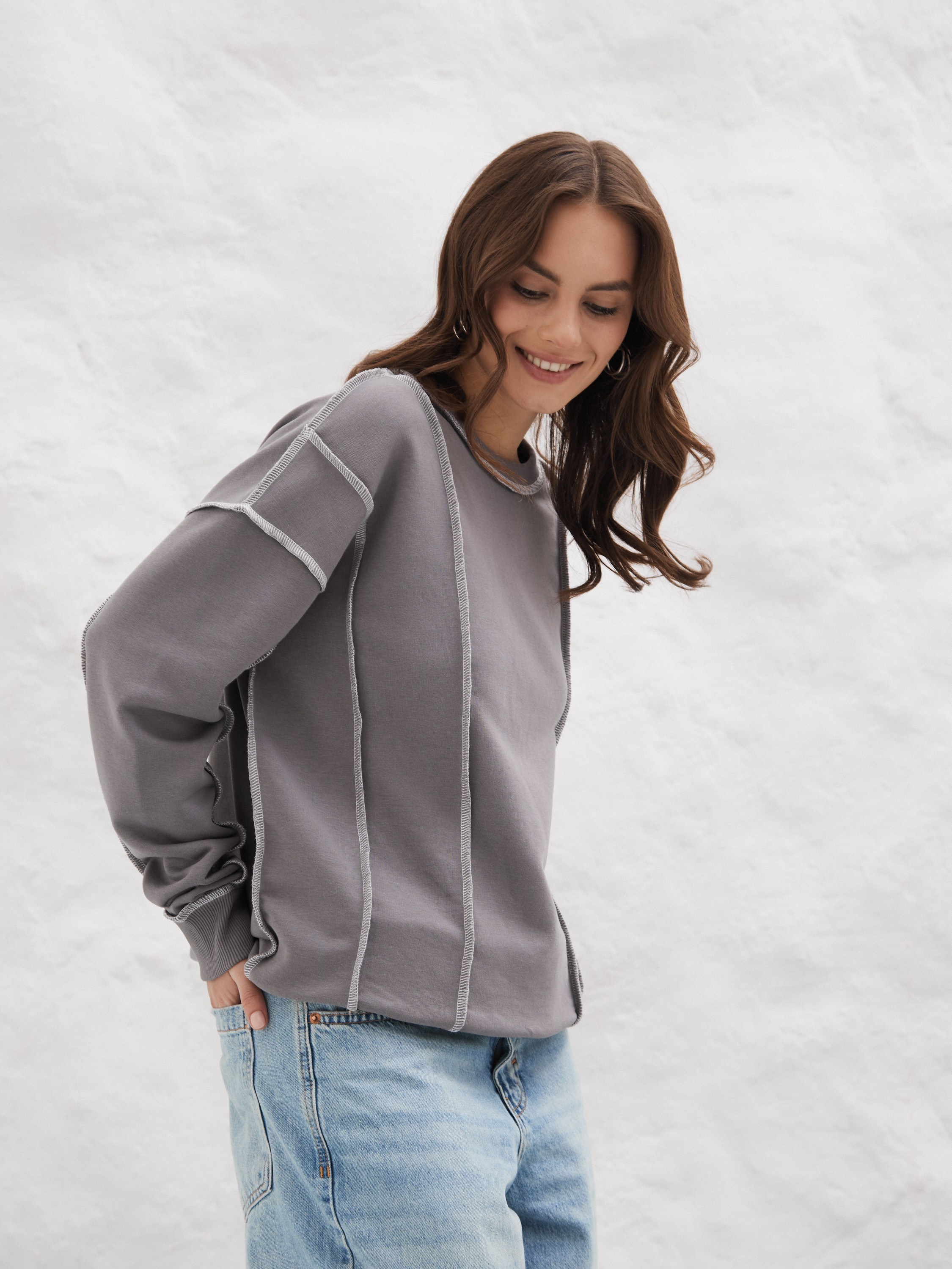 Фотосъемка свитшотов Екатеринбург Wildberries ВБ Ozon Озон мужские женские свитшоты фотосессия одежды Екб заказать цена фотосъемка товара WB. Фотограф Екатеринбург Анастасия Жерновская | Маркетплейсы и нейрофото