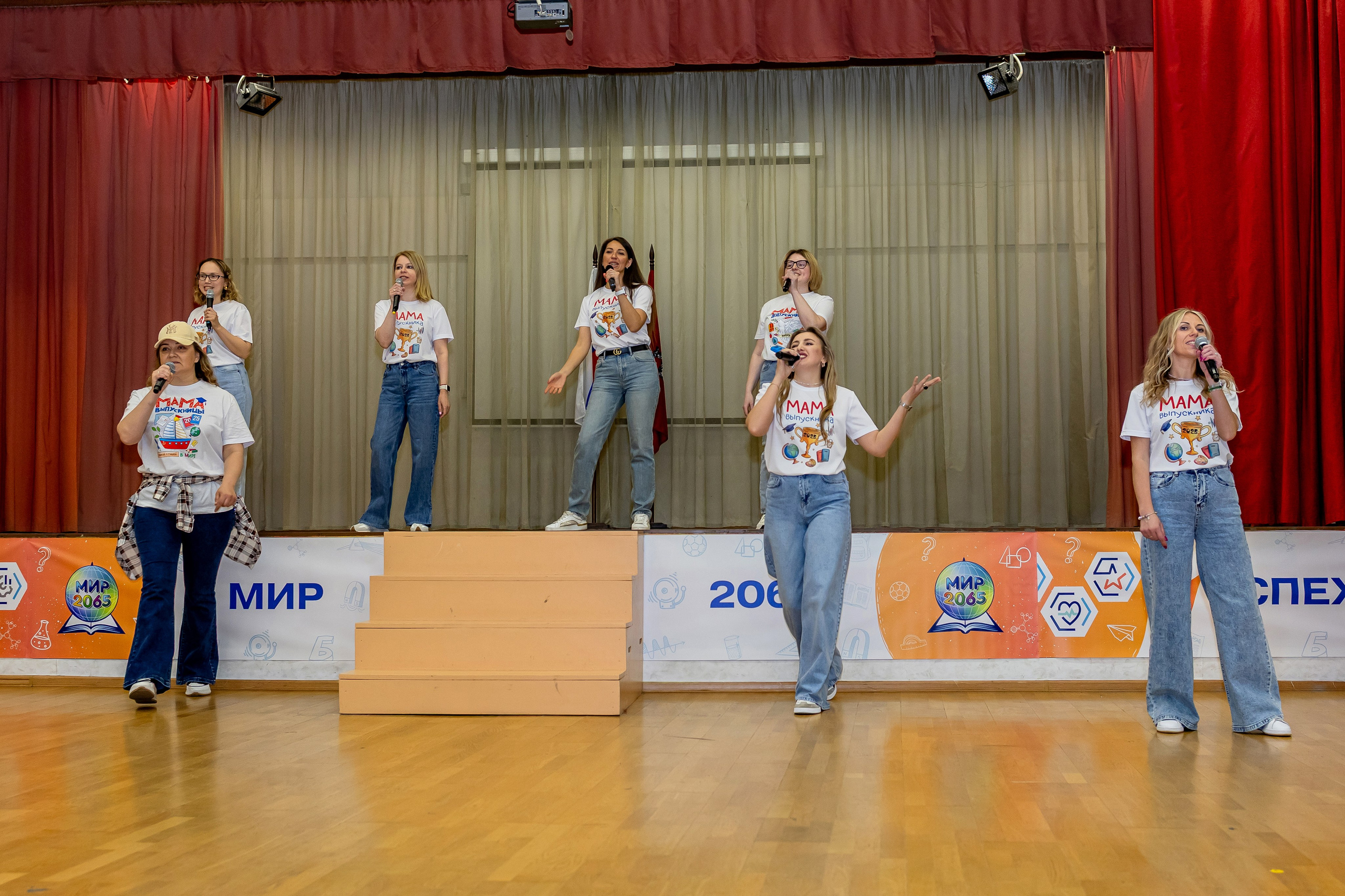 Выпускной праздник в начальной школе. Фотограф и видеограф Москва. Свадебный фотограф, видеограф. Выпускные альбомы. Оживающие альбомы