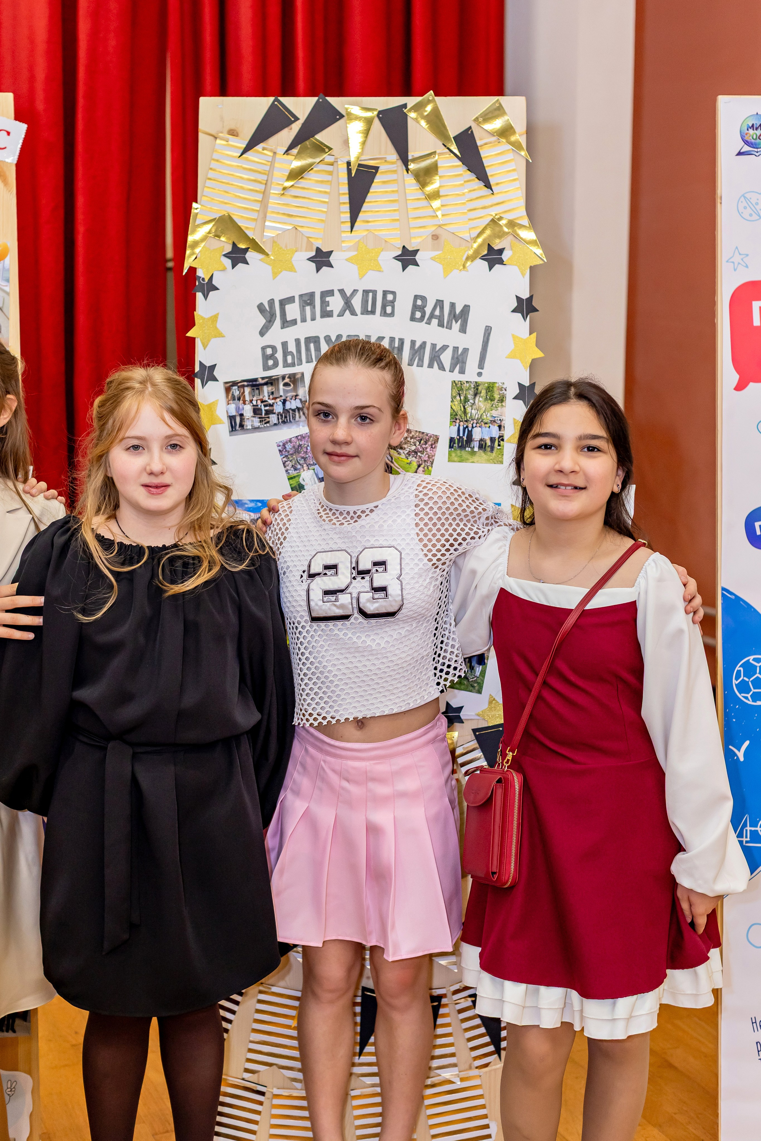 Выпускной праздник в начальной школе. Фотограф и видеограф Москва. Свадебный фотограф, видеограф. Выпускные альбомы. Оживающие альбомы