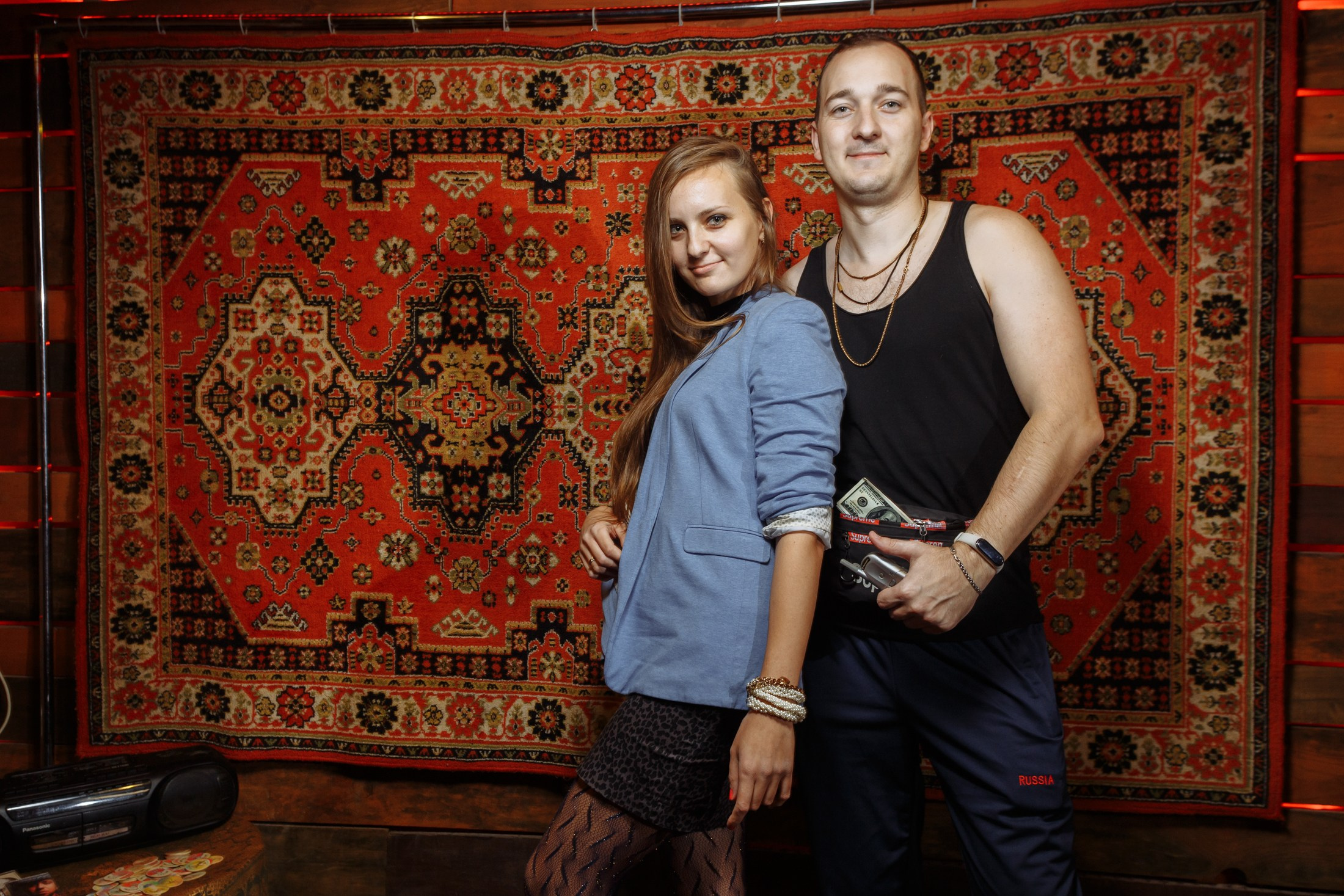 День рождения Кати в стиле 90-00х. Событийный фотограф Максим Бескоровайновнов