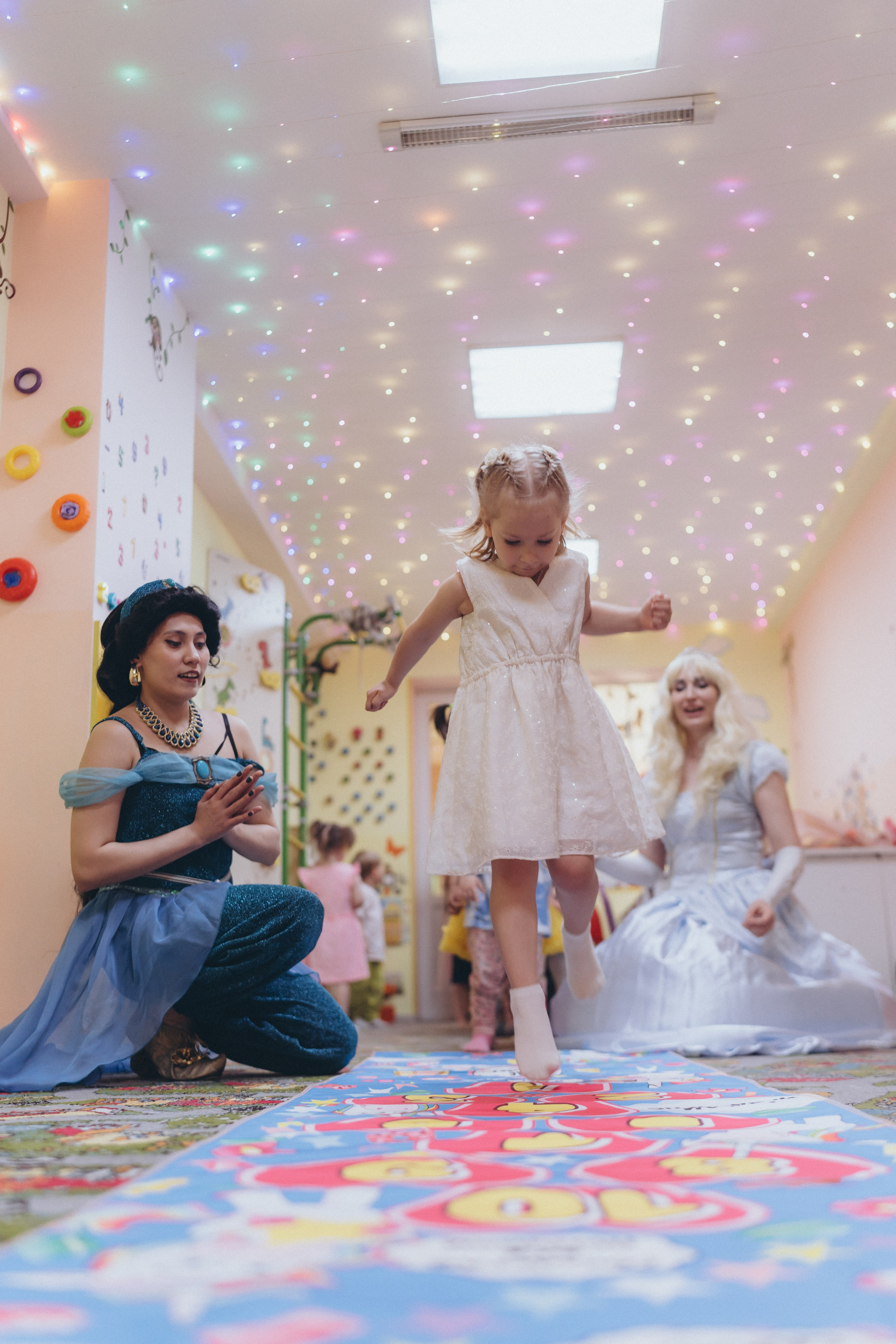 День рождения Алисы (садик). Крис Богомазова