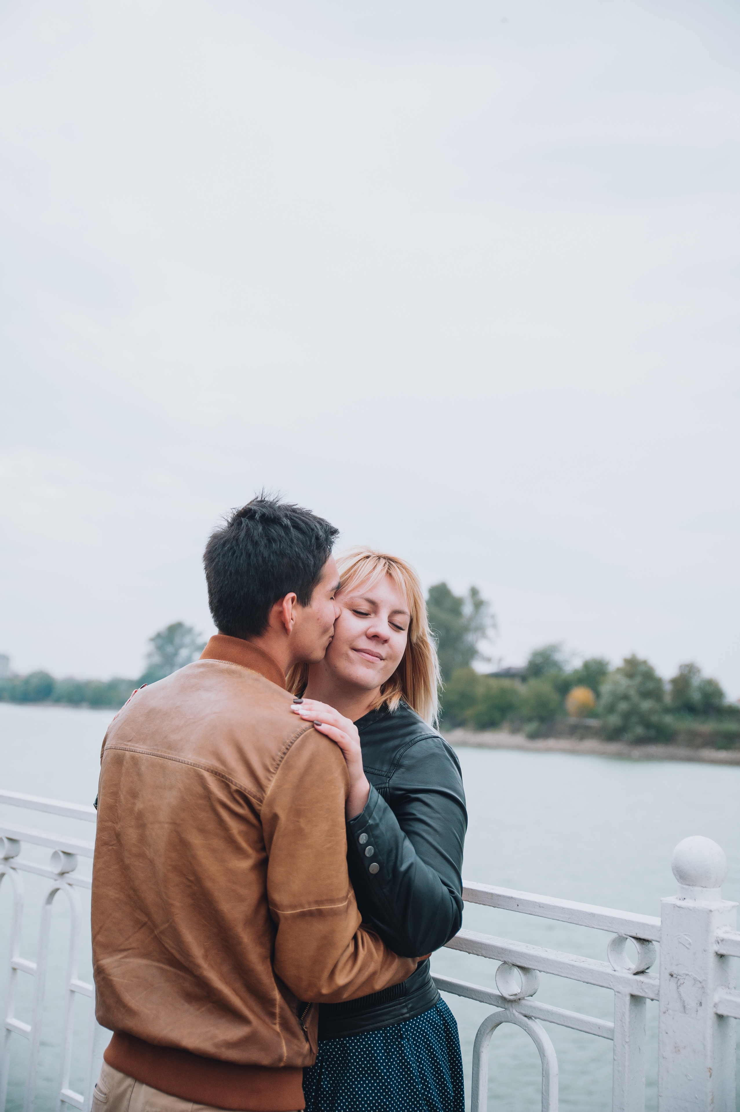 Фотосессия love story мост поцелуев и набережная. Свадебный и семейный фотограф в Ростове-на-Дону Буткова З