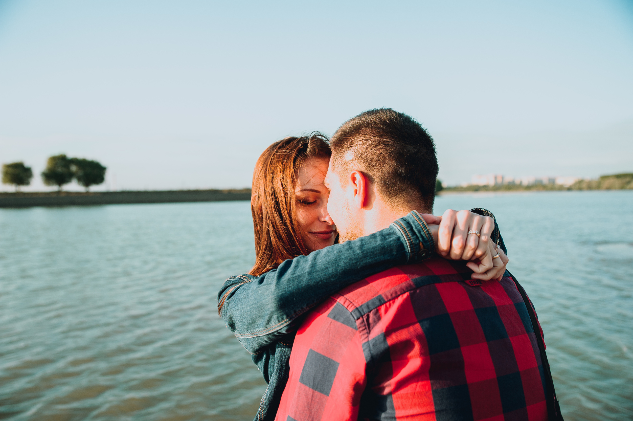 Фотосессия love story на природе возле реки. Свадебный и семейный фотограф в Ростове-на-Дону Буткова З