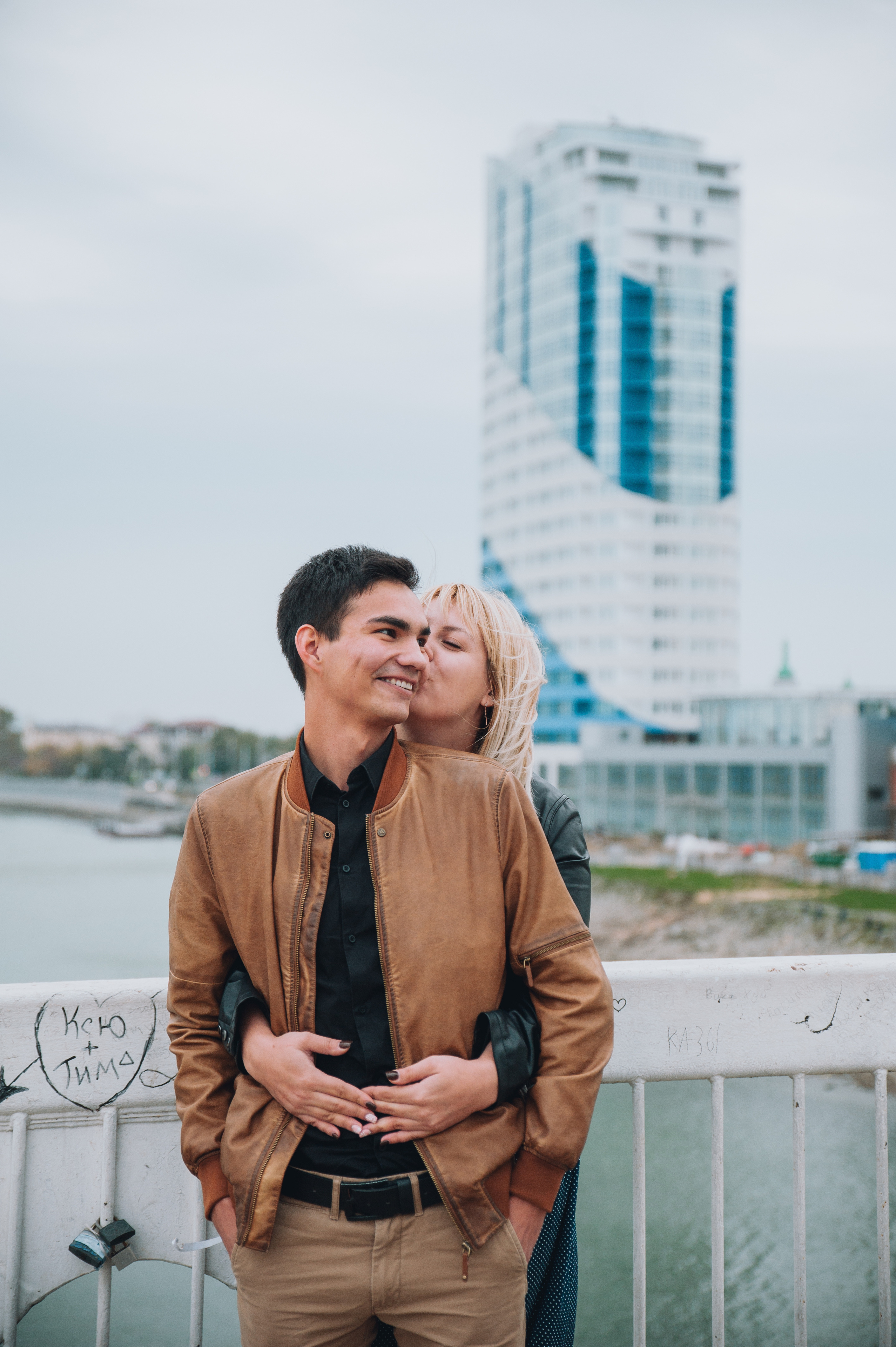 Фотосессия love story мост поцелуев и набережная. Свадебный и семейный фотограф в Ростове-на-Дону Буткова З