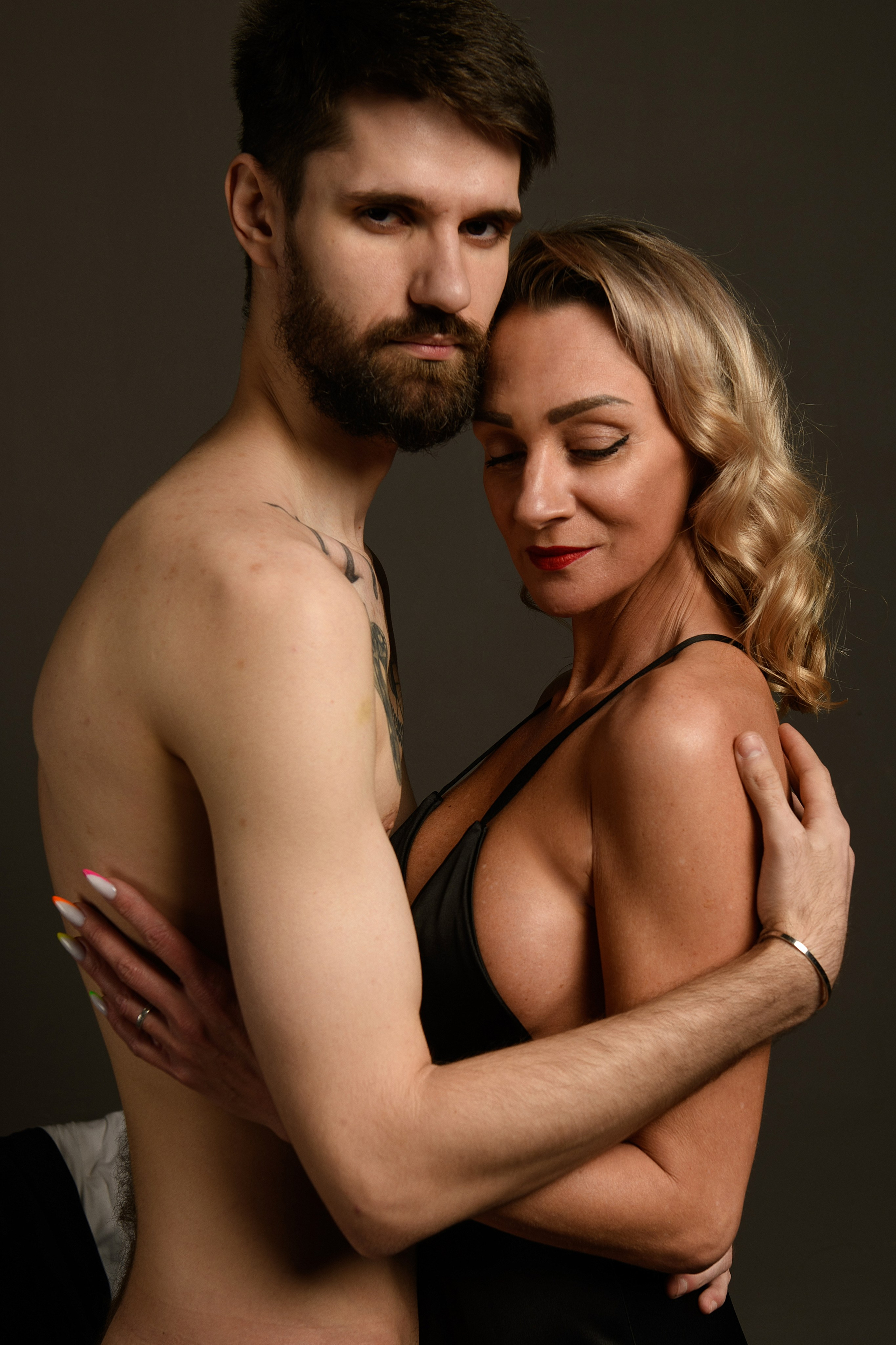 Откровенная фотосессия влюбленных. Организация и проведение фотосъемок в Санкт-Петербурге. Фотограф Смирягин Илья