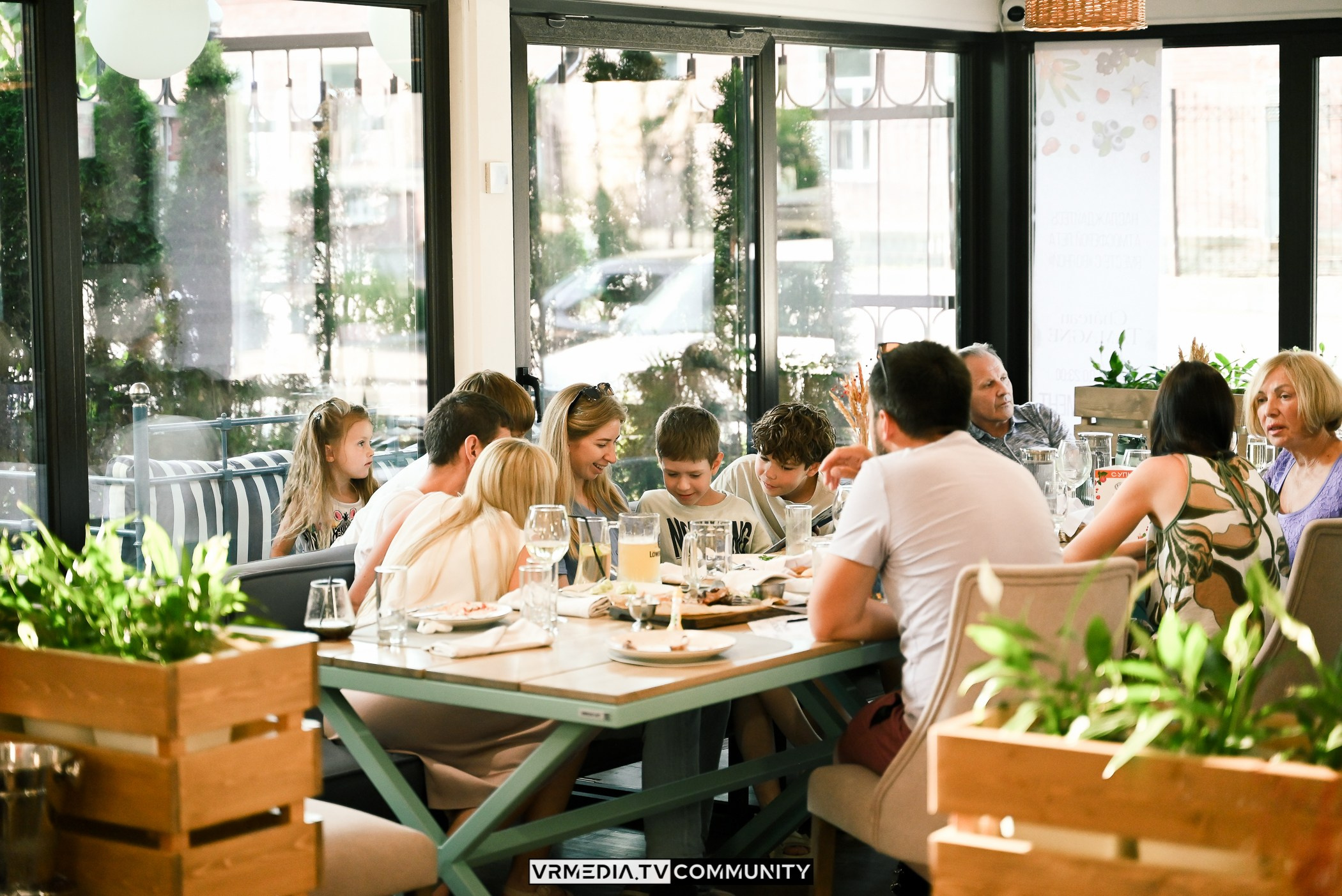 Ресторан «Volna»: Вокальный вечер на летней веранде «Хочу на дачу»