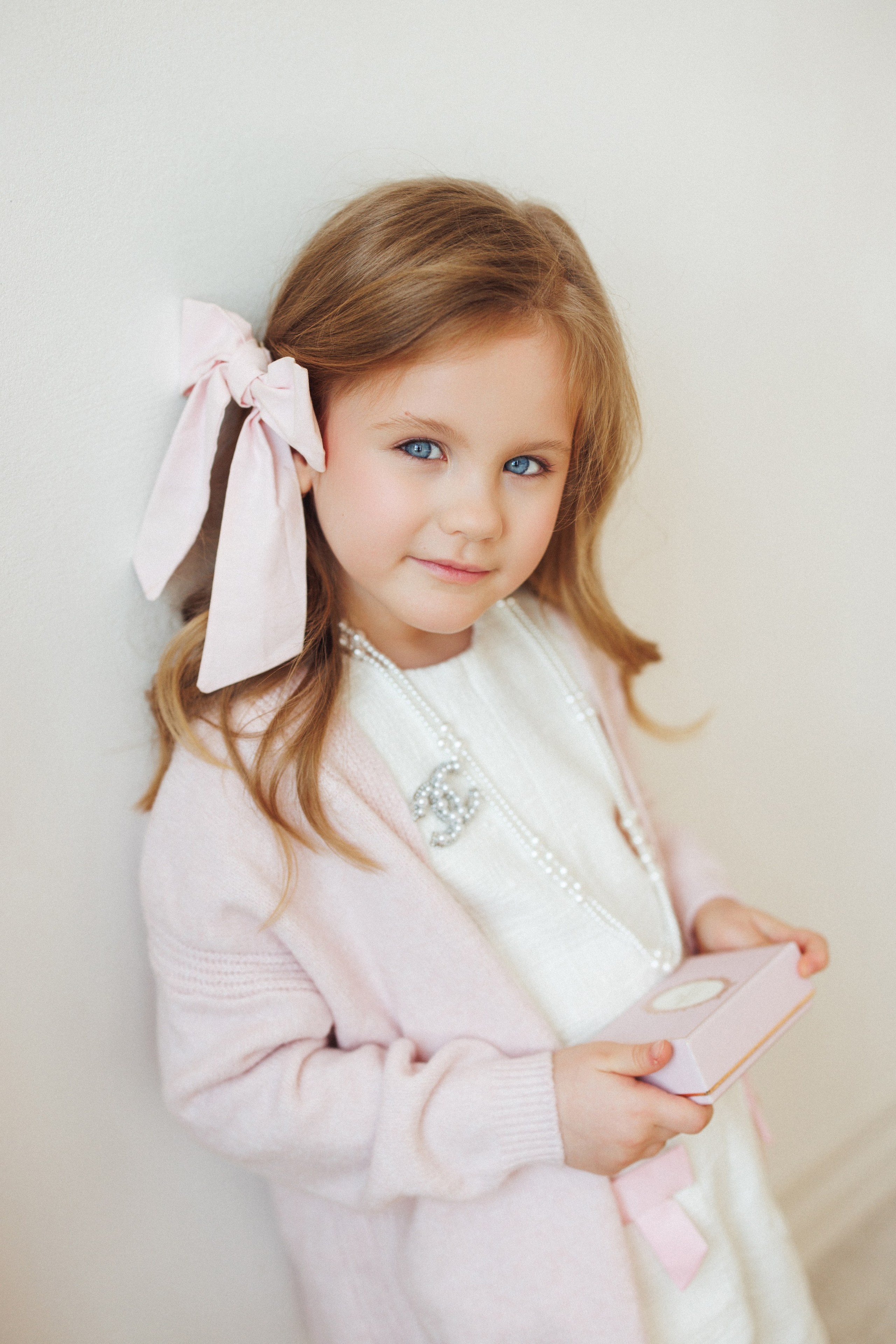 Фотосессия для мамы и дочки в фотостудии «РИМ», г. Краснодар. Семейный и детский фотограф в Краснодаре Анна Трашкова