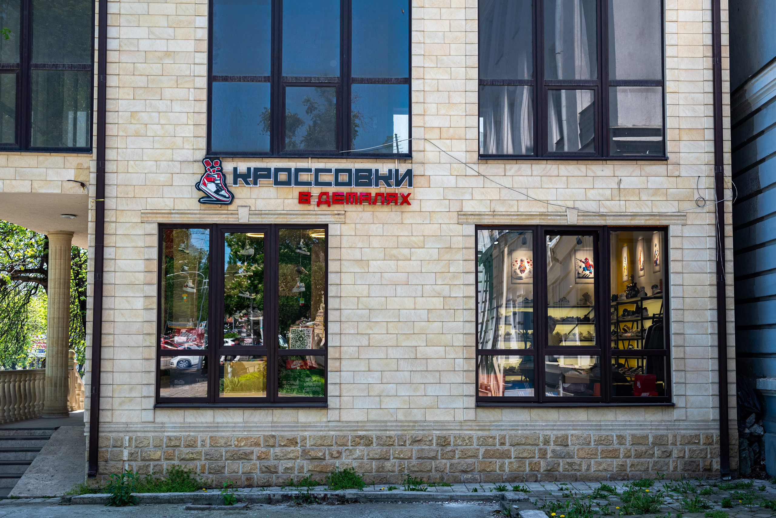 Интерьер. Магазин кроссовок. Предметный фотограф, фото для маркетплейсов Пятигорск, КМВ