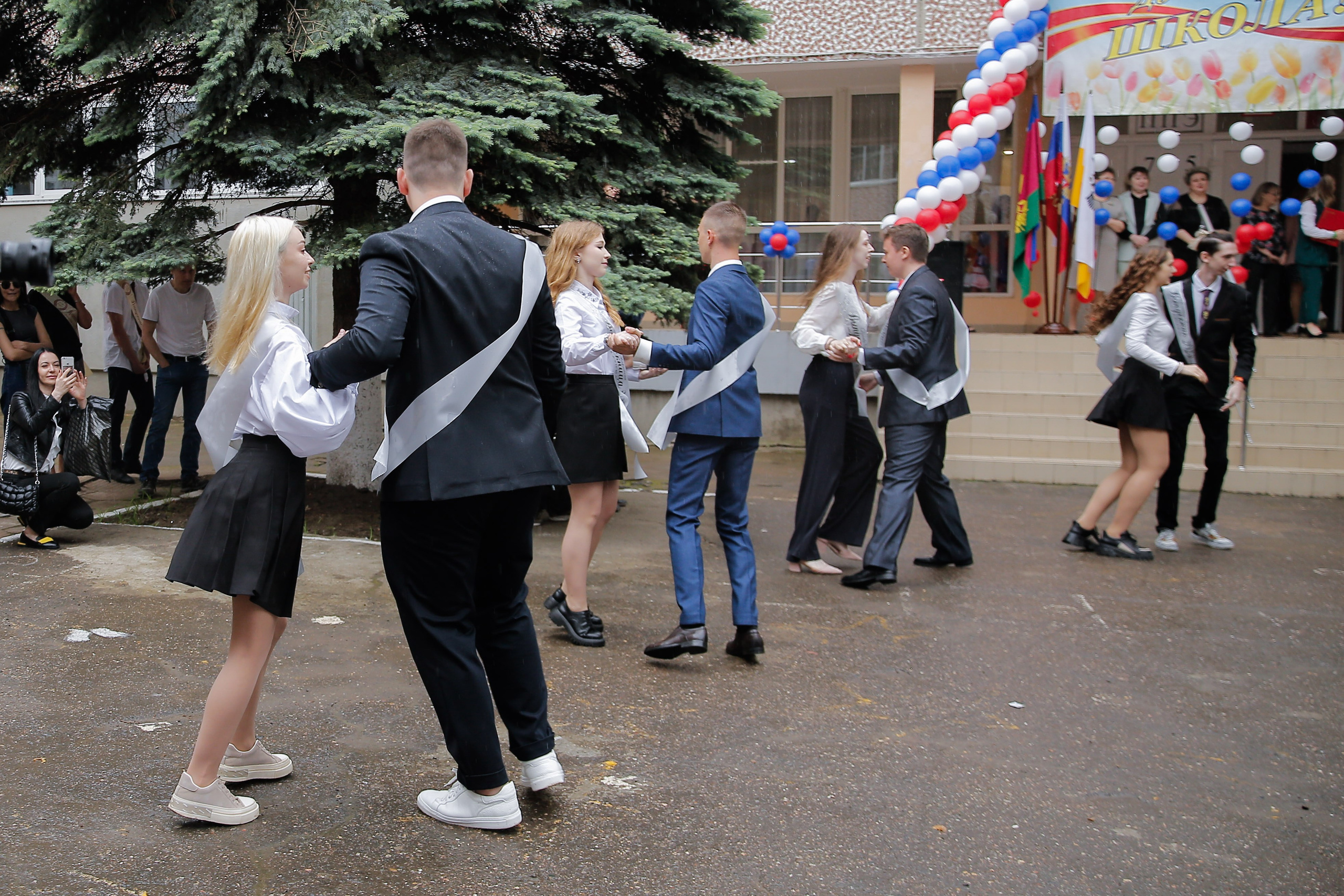 Последний звонок 11 класс. Классные выпускные альбомы Классфото Краснодар