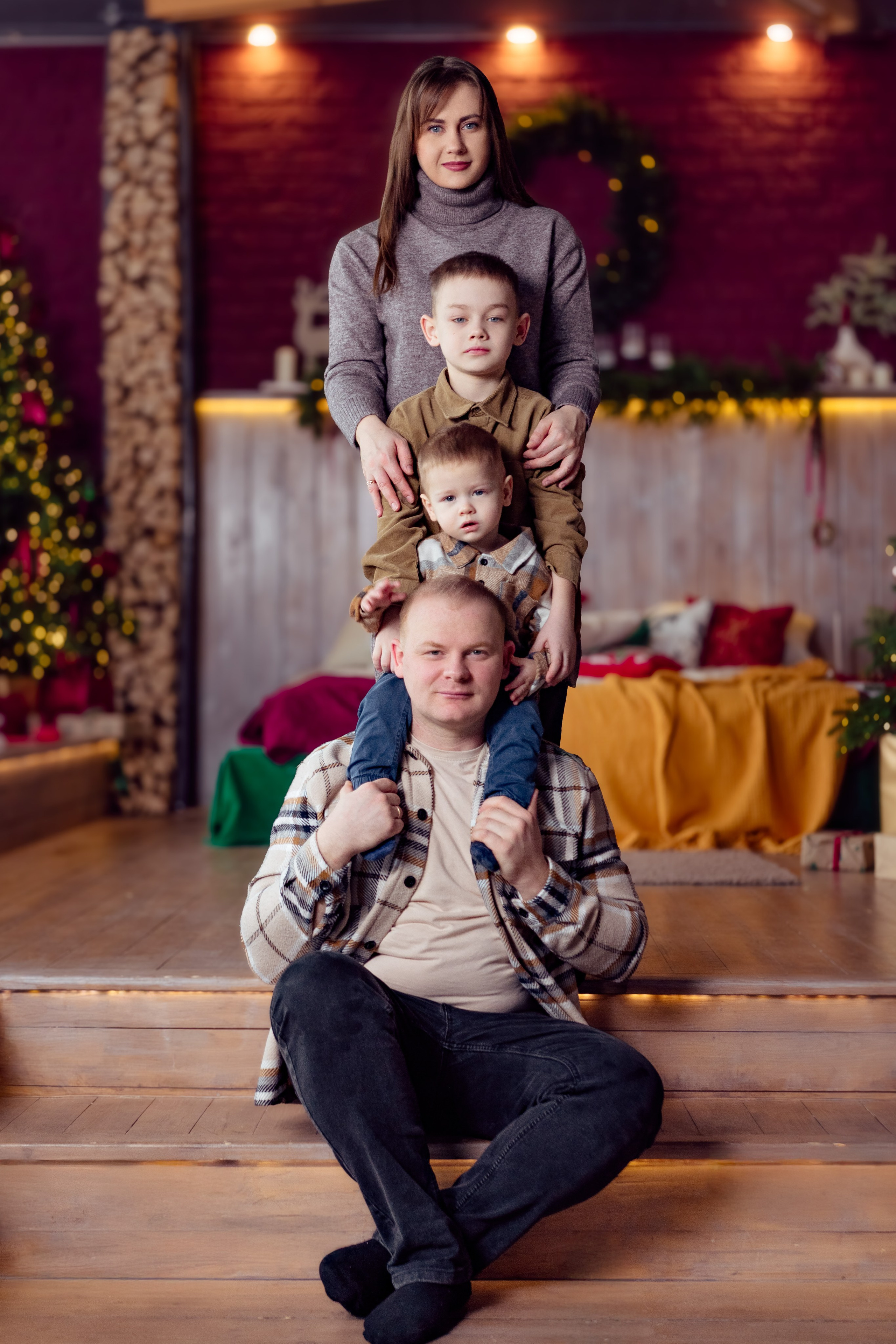 Семейная новогодняя фотосессия в студии Минска