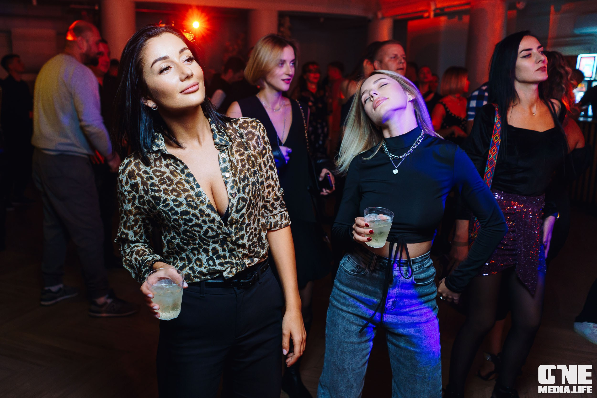 Фоторепортаж из клуба Universal. One Media Life: фоторепортажи, фотоотчеты с мероприятий и заведений
