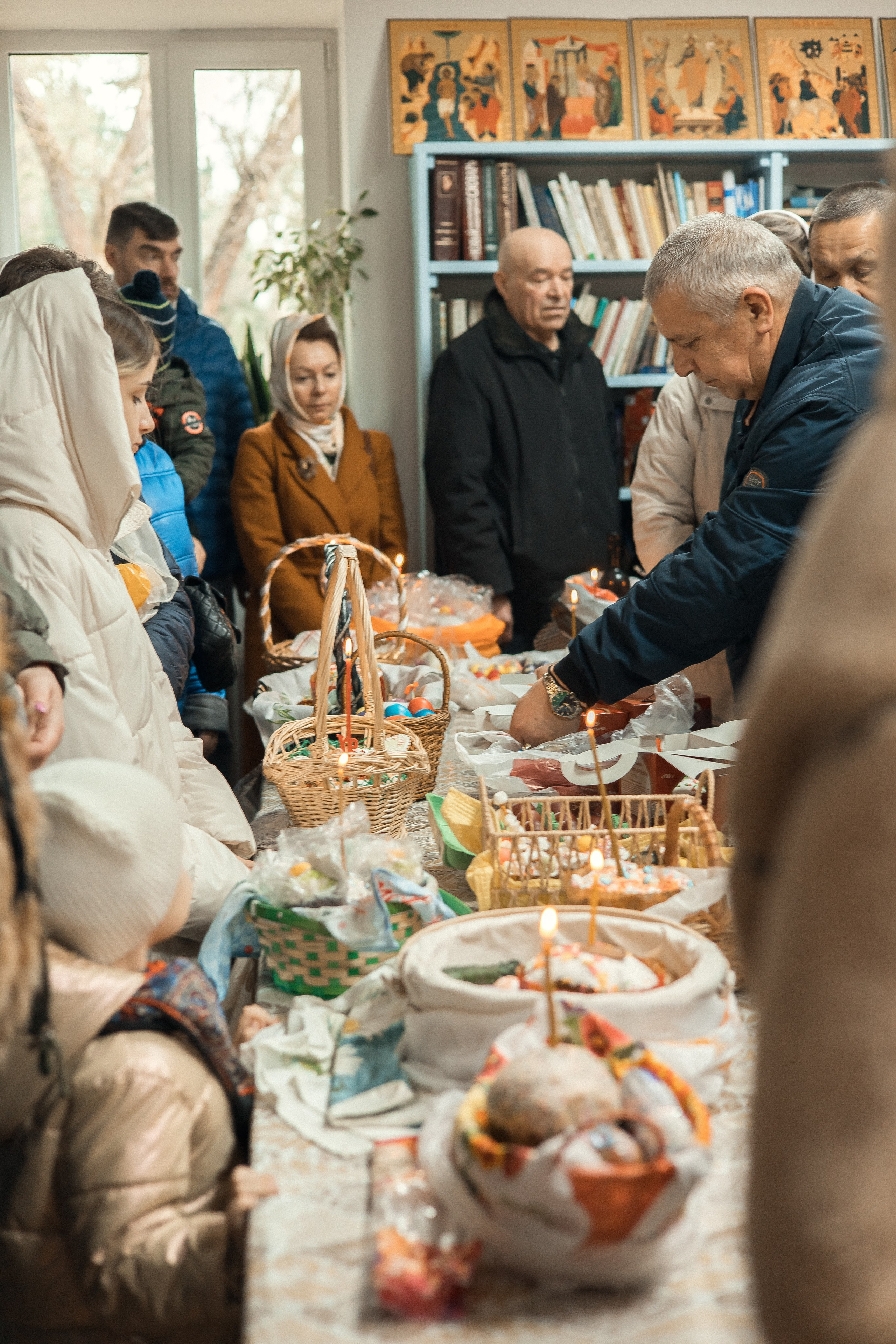 Освящение Куличей.Храм Святителя Николая Мирликийского в с. Саввинская Слобода.Звенигород. Артеменкова Анна Фотограф