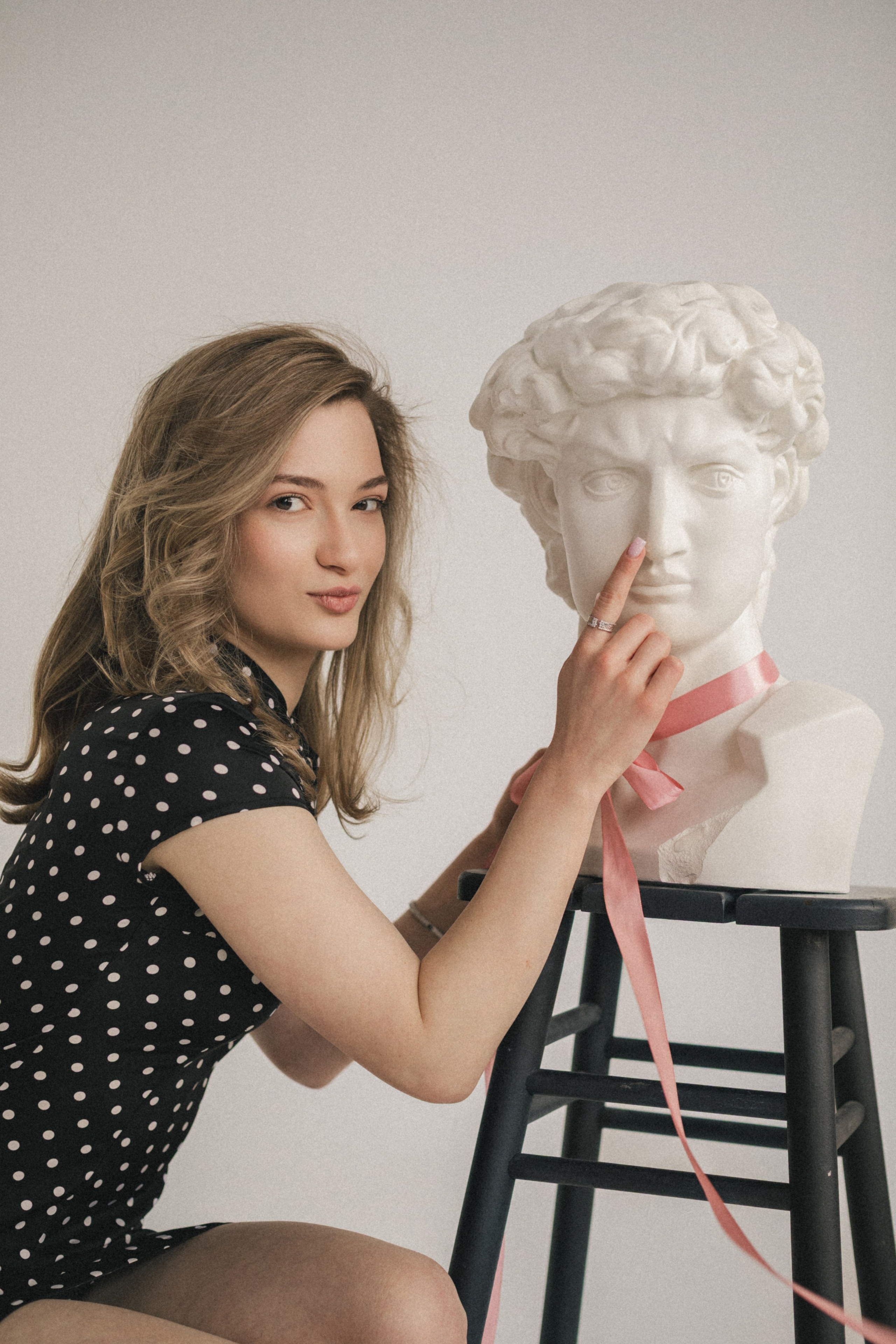 Фотосессия ко Дню рождения девушки в студии с тортом. Фотограф во Владикавказе Юрий Геворгизов