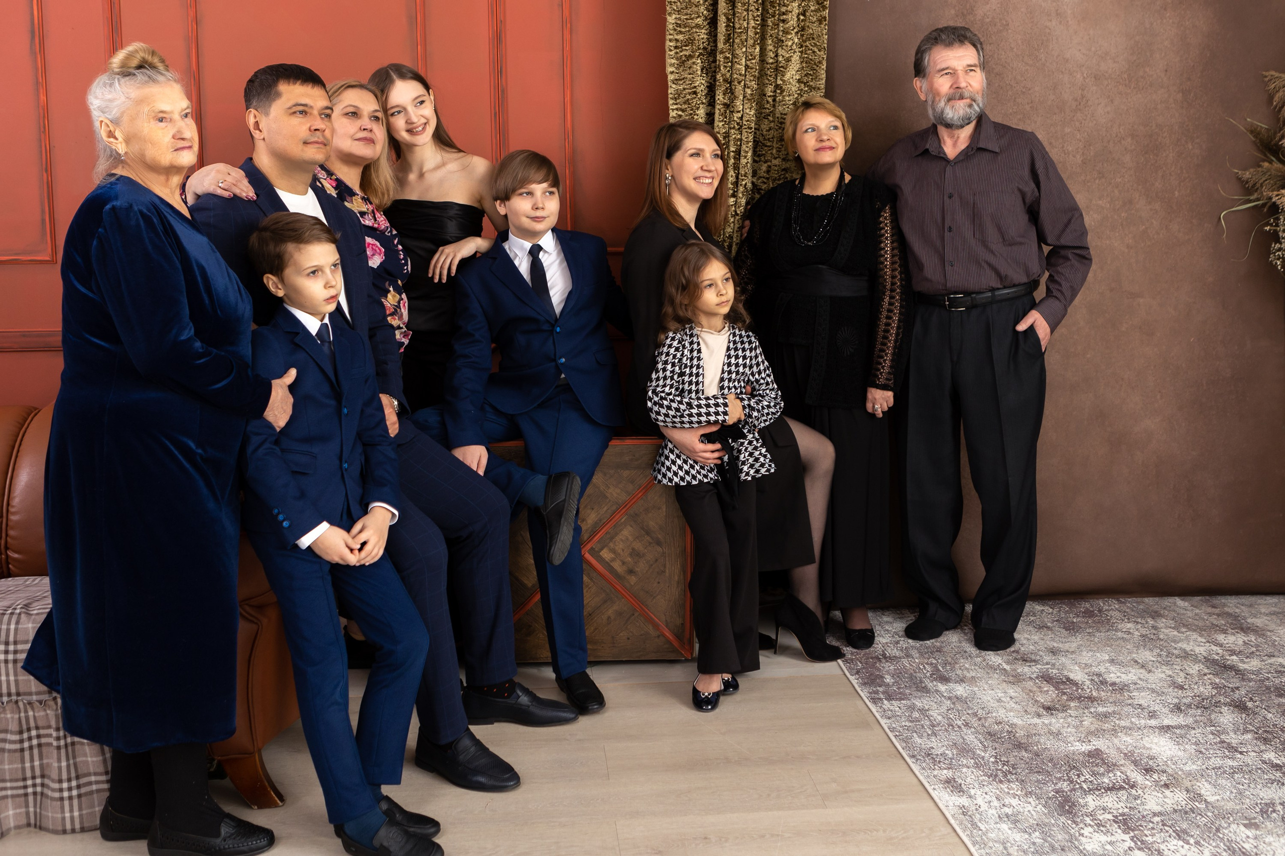 Семейная фотосессия в студии. Фотограф в Оренбурге. Профессиональный фотограф