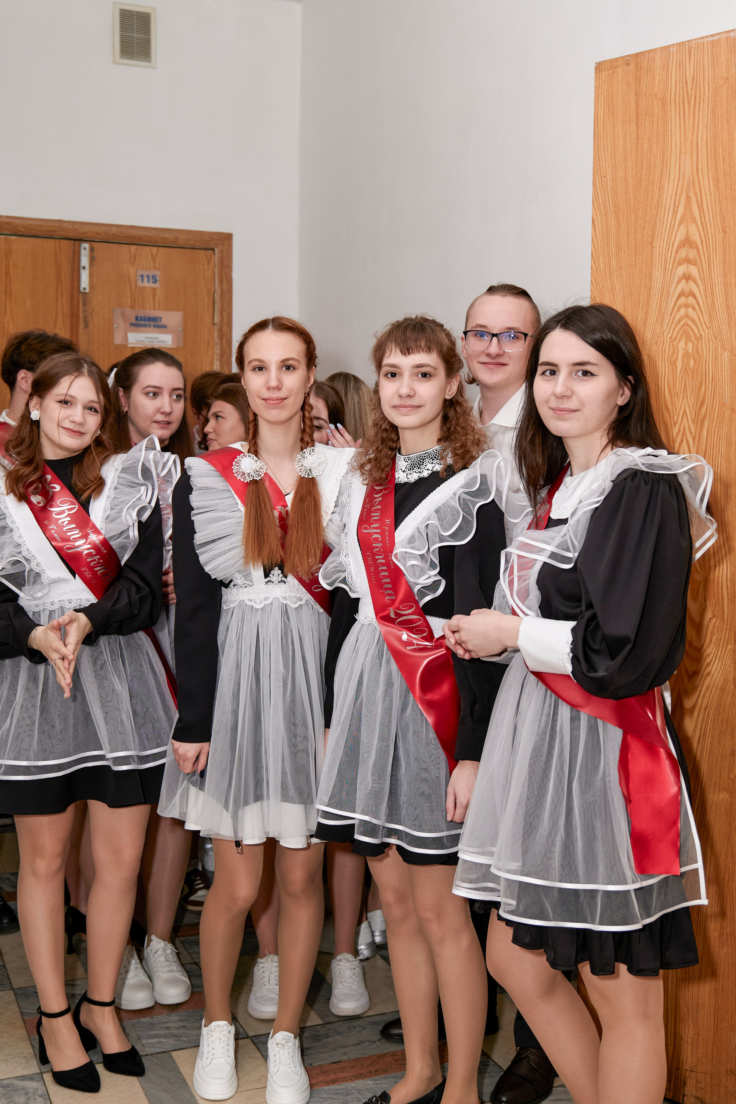 Последний звонок школа 1413. Детский и семейный фотограф г. Москва Оксана Катаджи