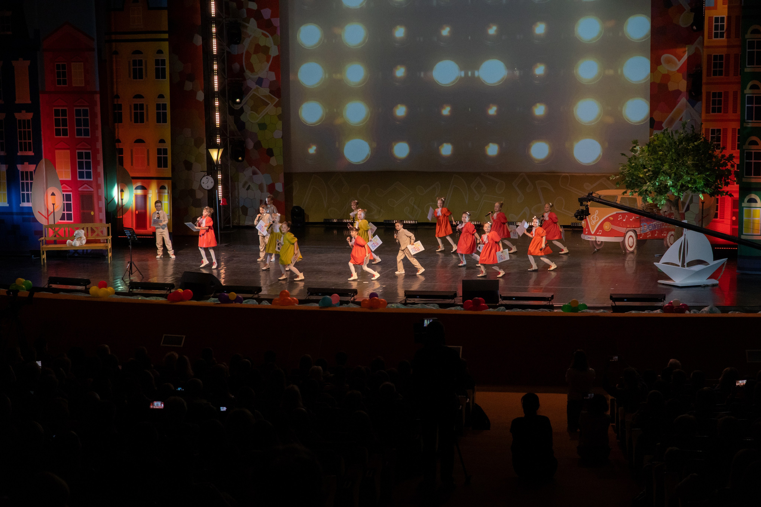 Съёмка концерта для Домисольки, большой концертный зал Космос. «Студия DRONAVT`s» — видеосъёмка и фотография г. Москва