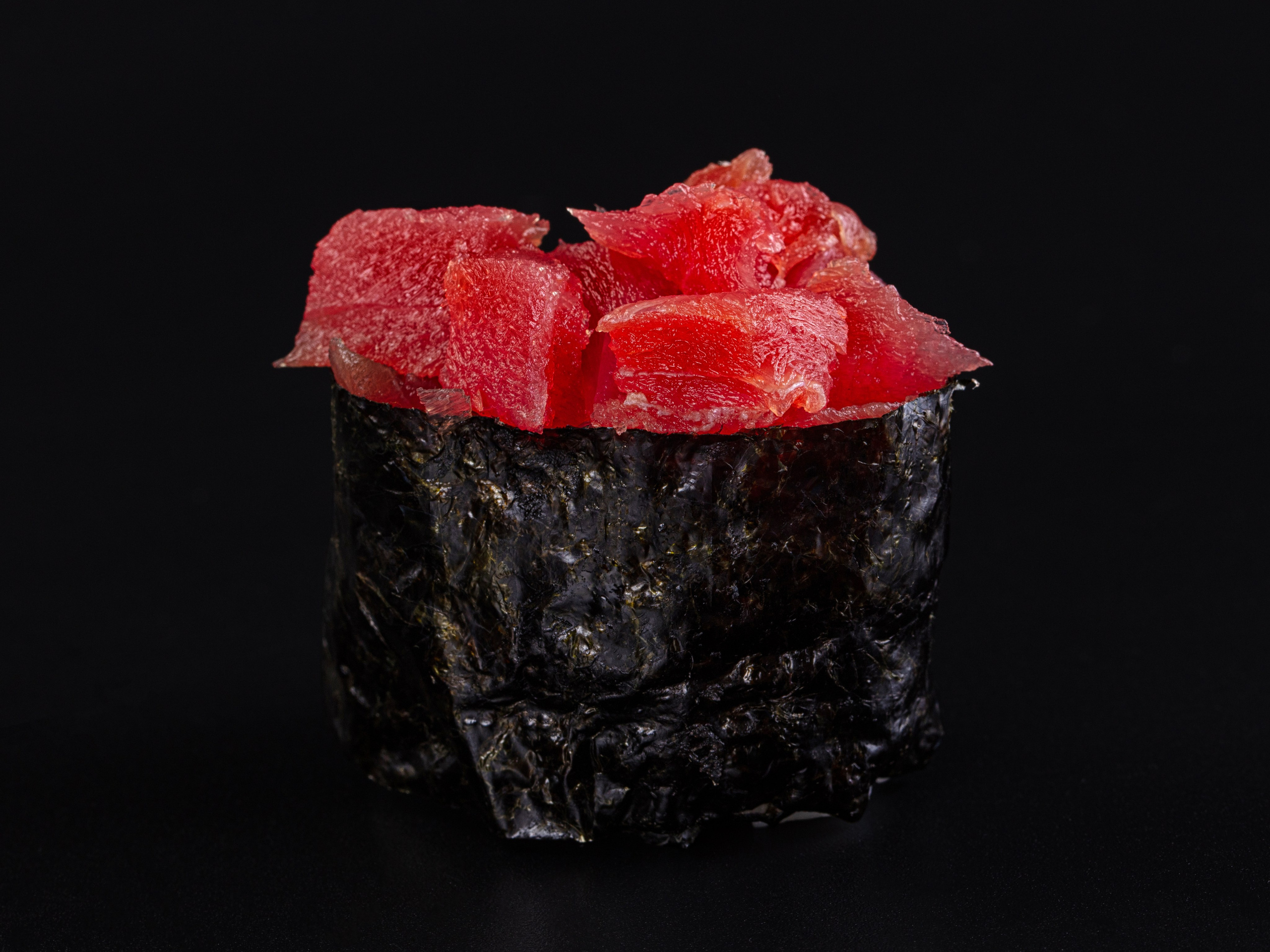 Фотосъемка суши и роллов. Заказ по тел.: +7 (906) 006-90-22. Фуд-фотограф Андрей Старостин — съемка еды в Москве. 9000 руб. в час