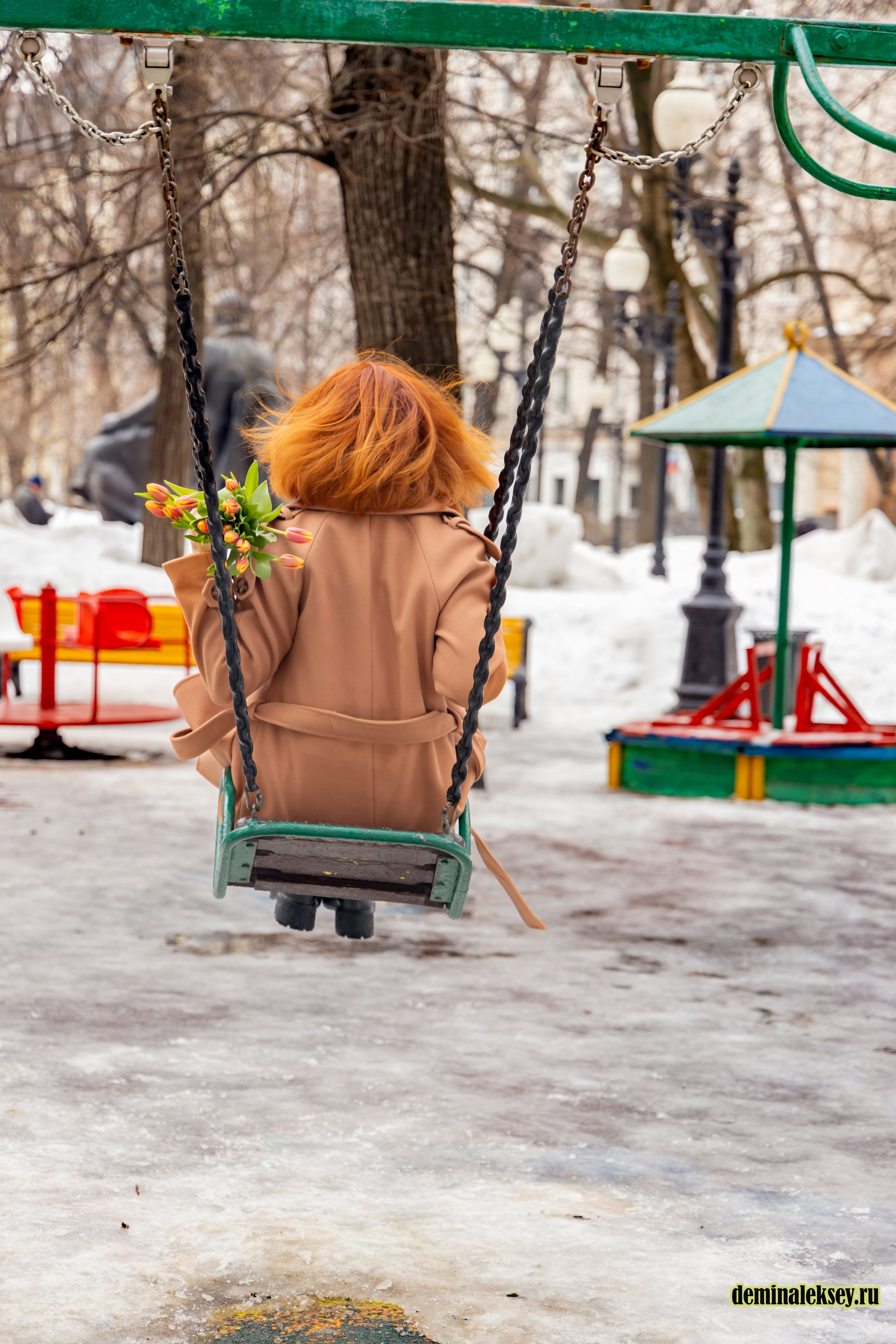 Весенняя фотопрогулка со Светланой на Патриарших прудах. Репортажный, семейный и студийный фотограф в Москве Демин Алексей