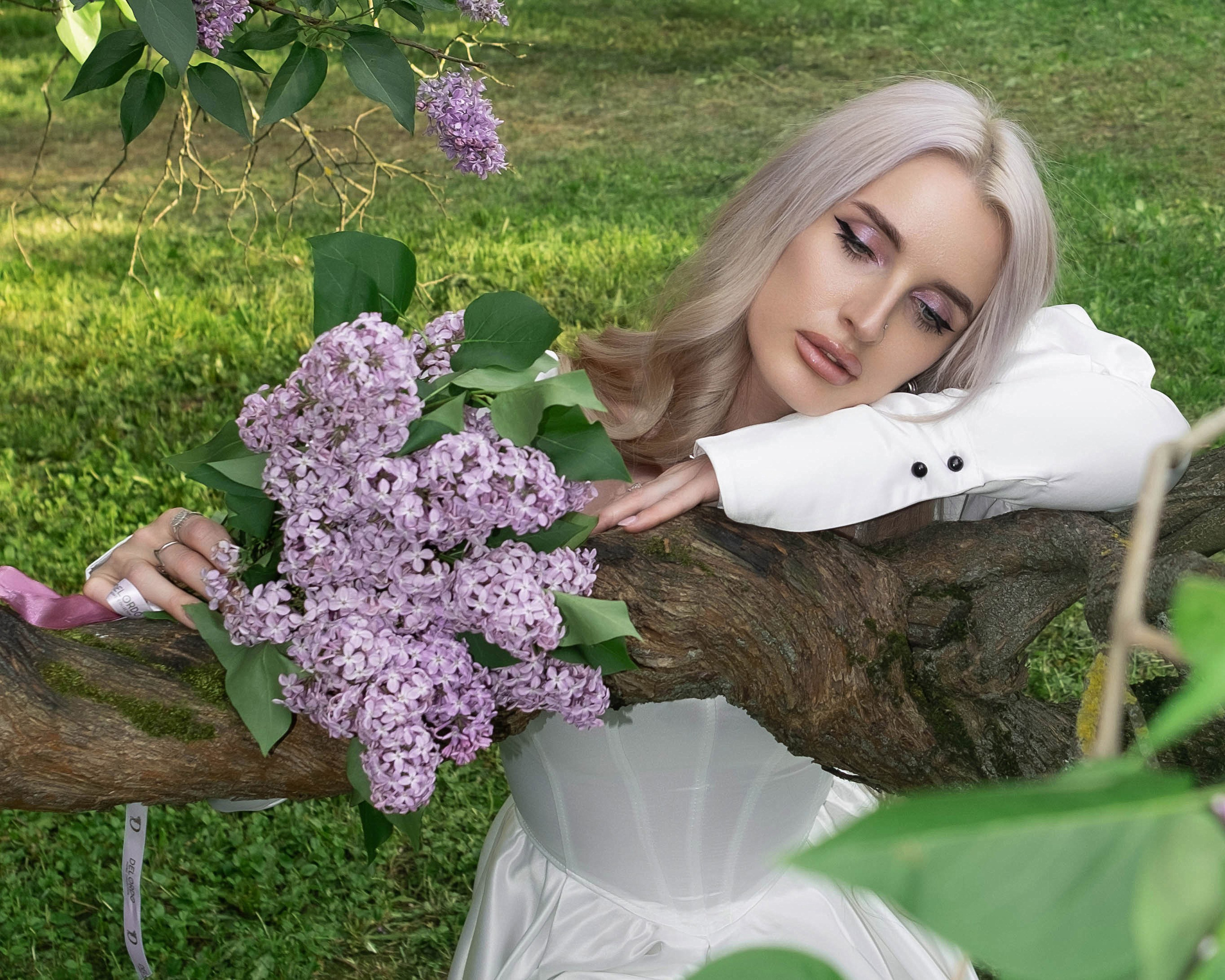 стрит съемка Москва фотограф уличная фотосессия сиреневый сад