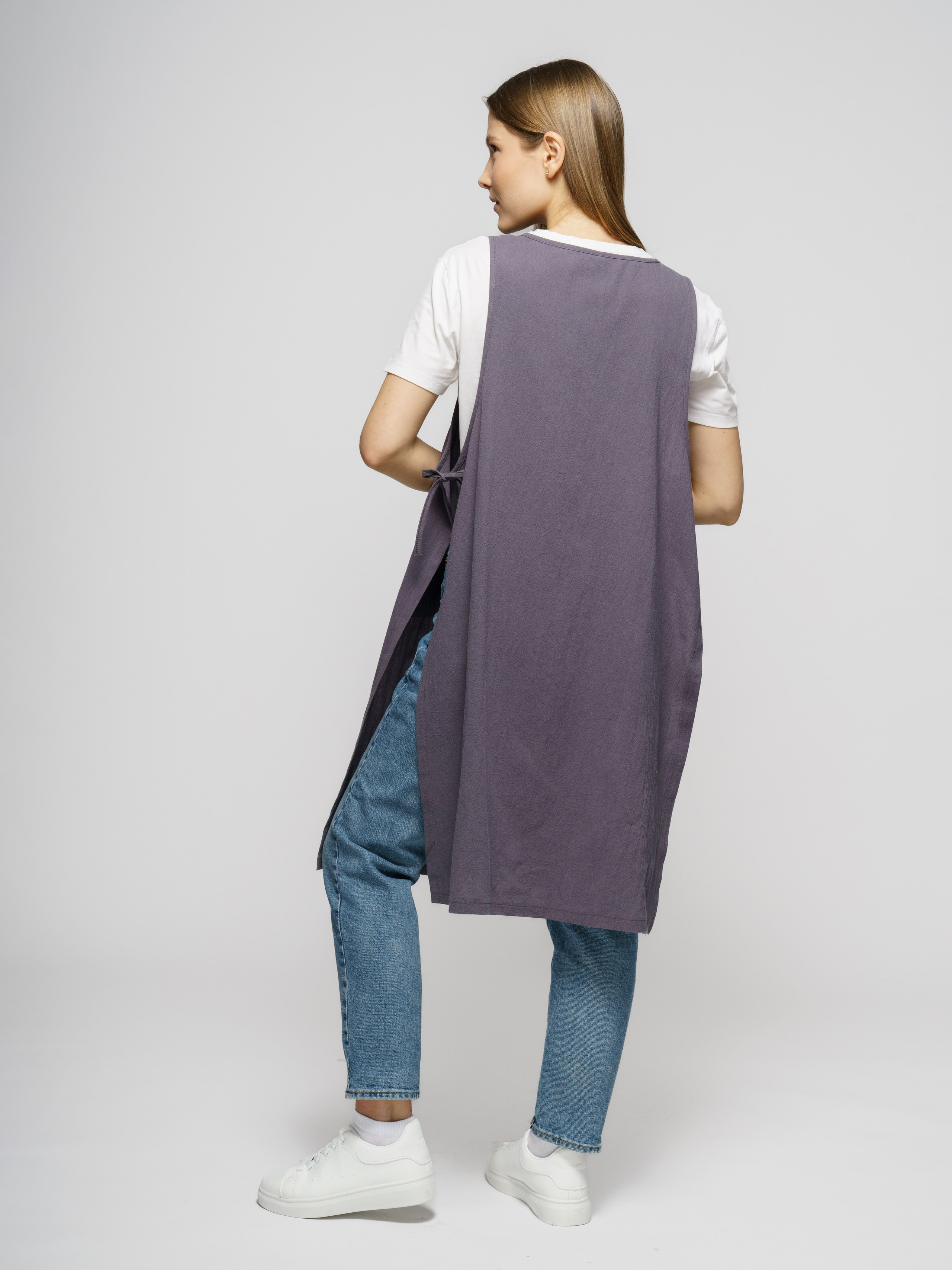 Лён (фартук, сорочки), модель Оксана. KED Production — продакшн из СПб. Создаём фото, видео и контент, который помогает брендам и селлерам продавать больше