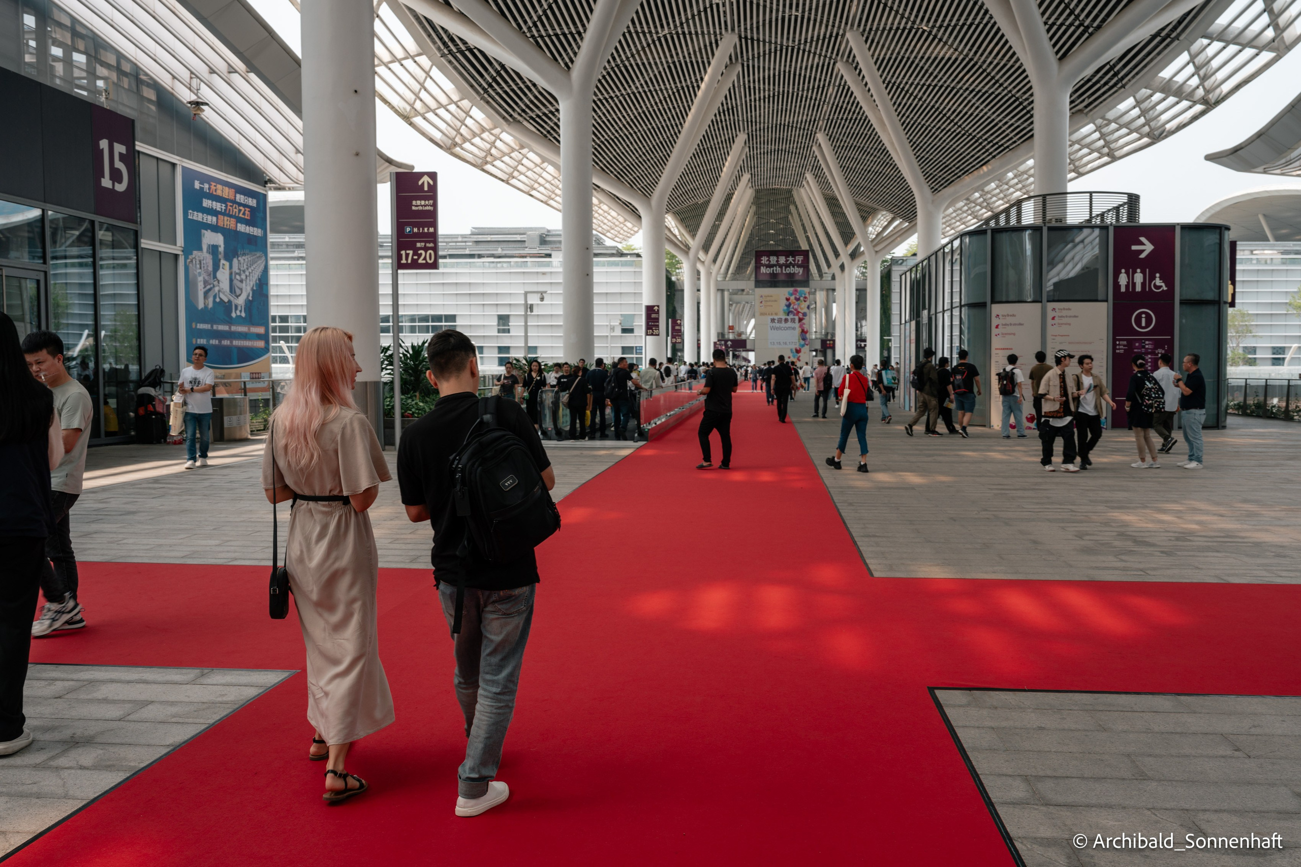 Week trip to GZ. Photographer in Guangzhou, China. Archibald Sonnenhaft