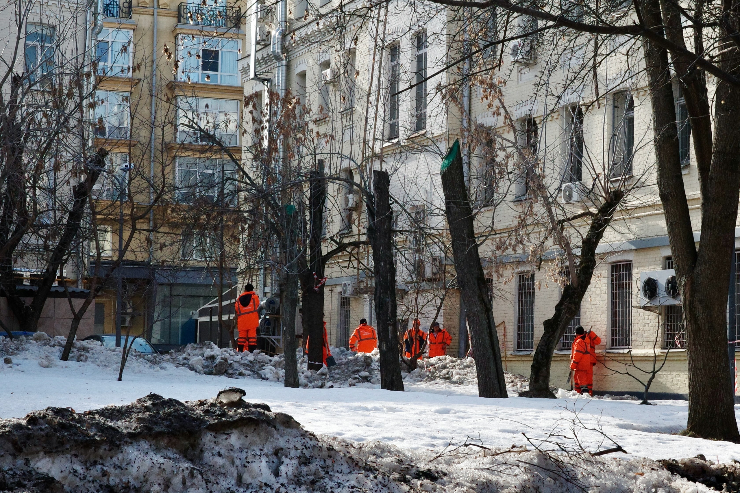 А у кого-то рабочий день уже в самом разгаре