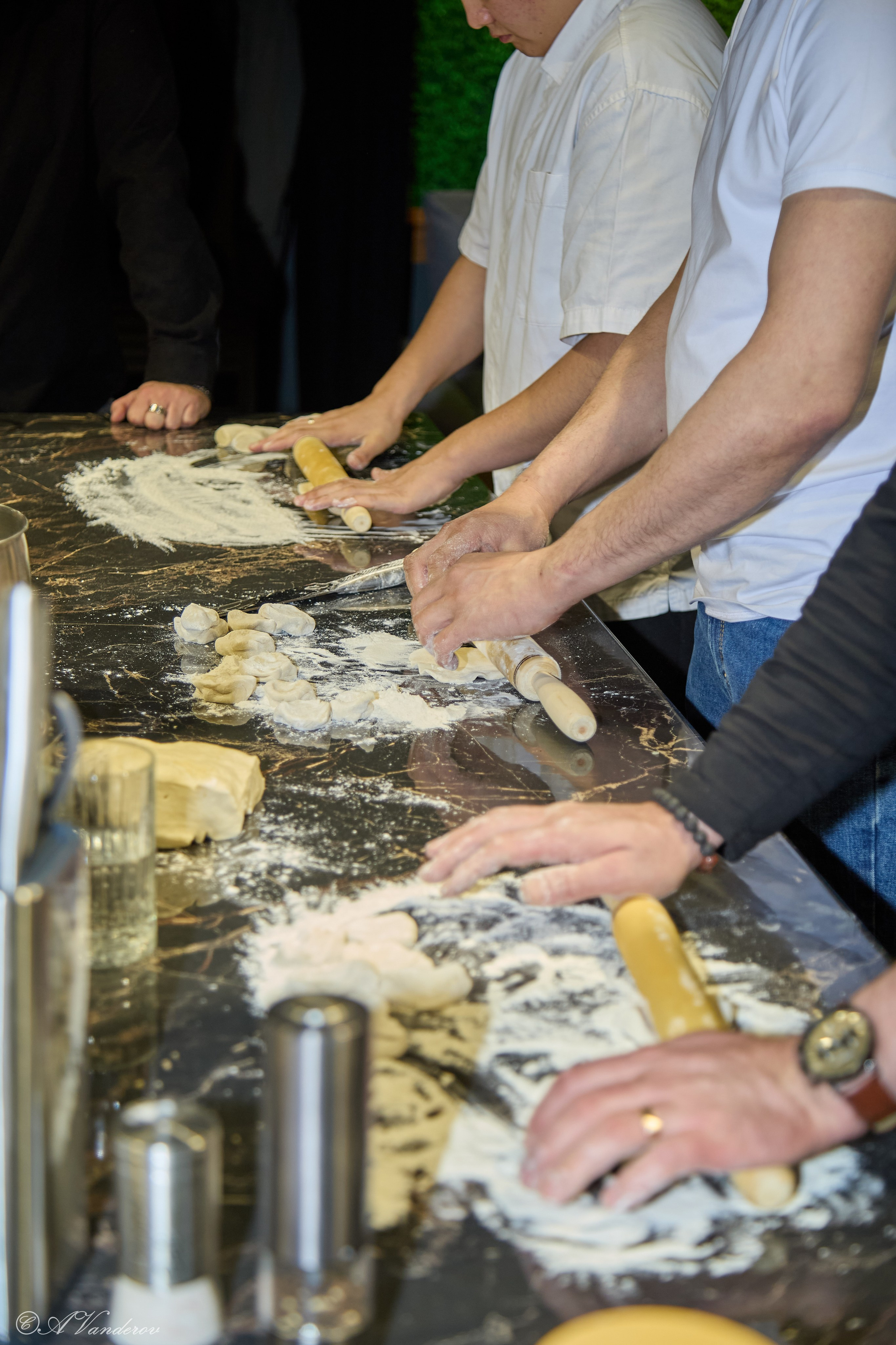 Мужские разговоры на кухне. Фотограф Омск | Александр Вандеров