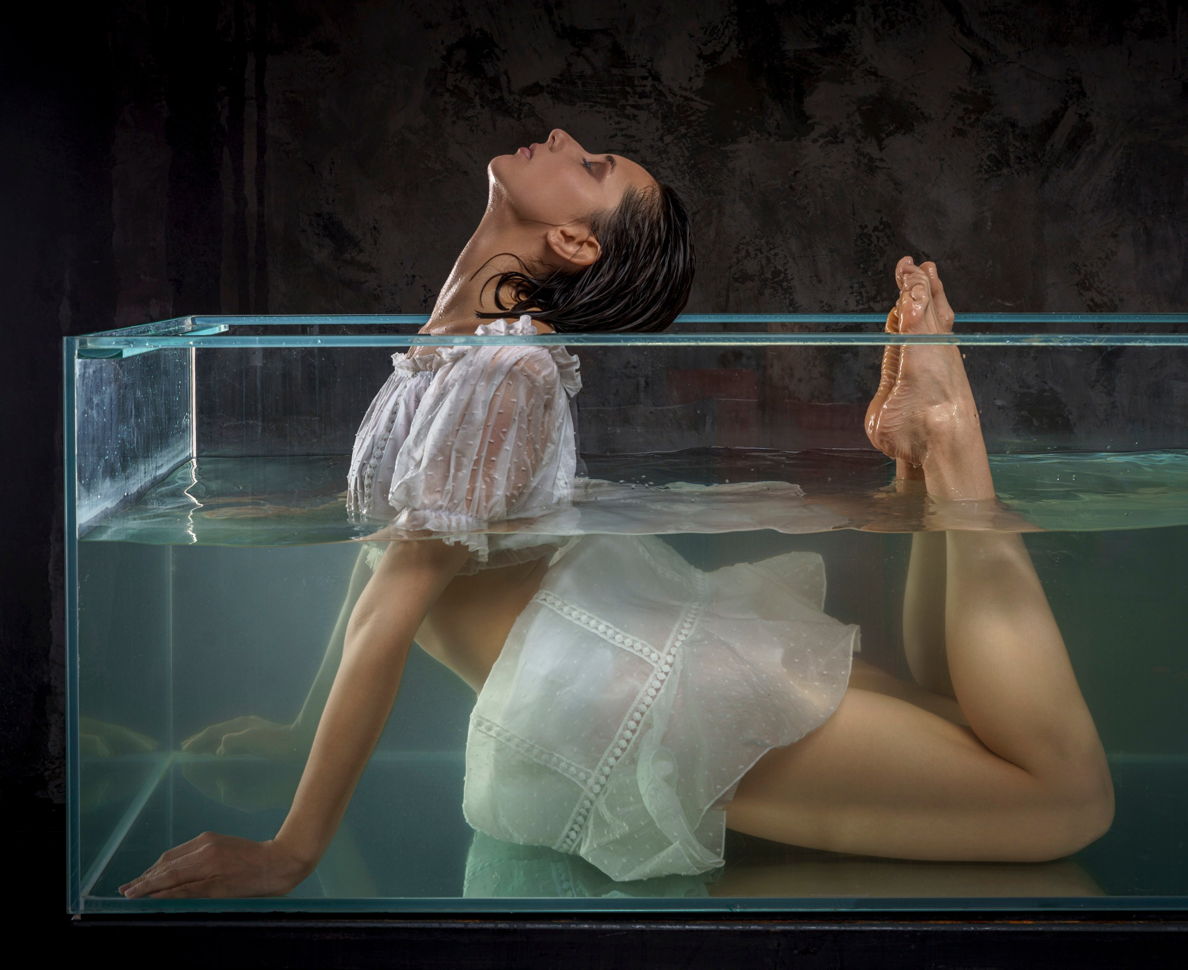 Юля в аквариуме. Фотограф Сергей Танков