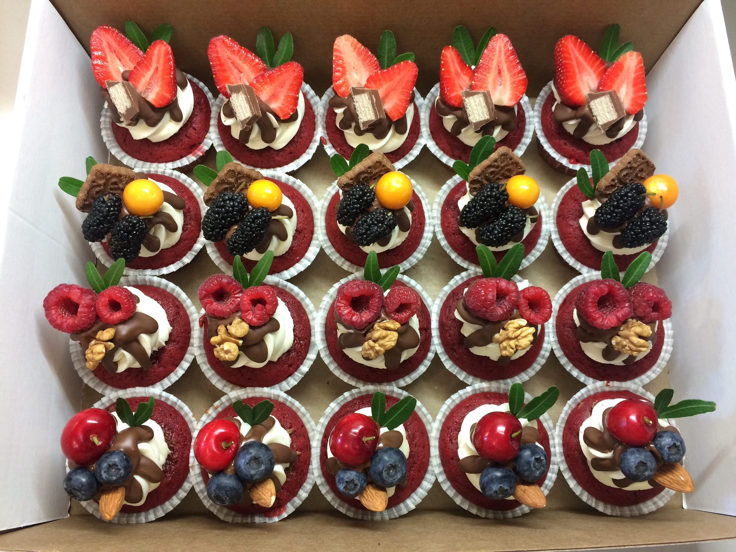 Капкейки фуршетные. Katyasugarsugar капкейки, зефир, торты Москва