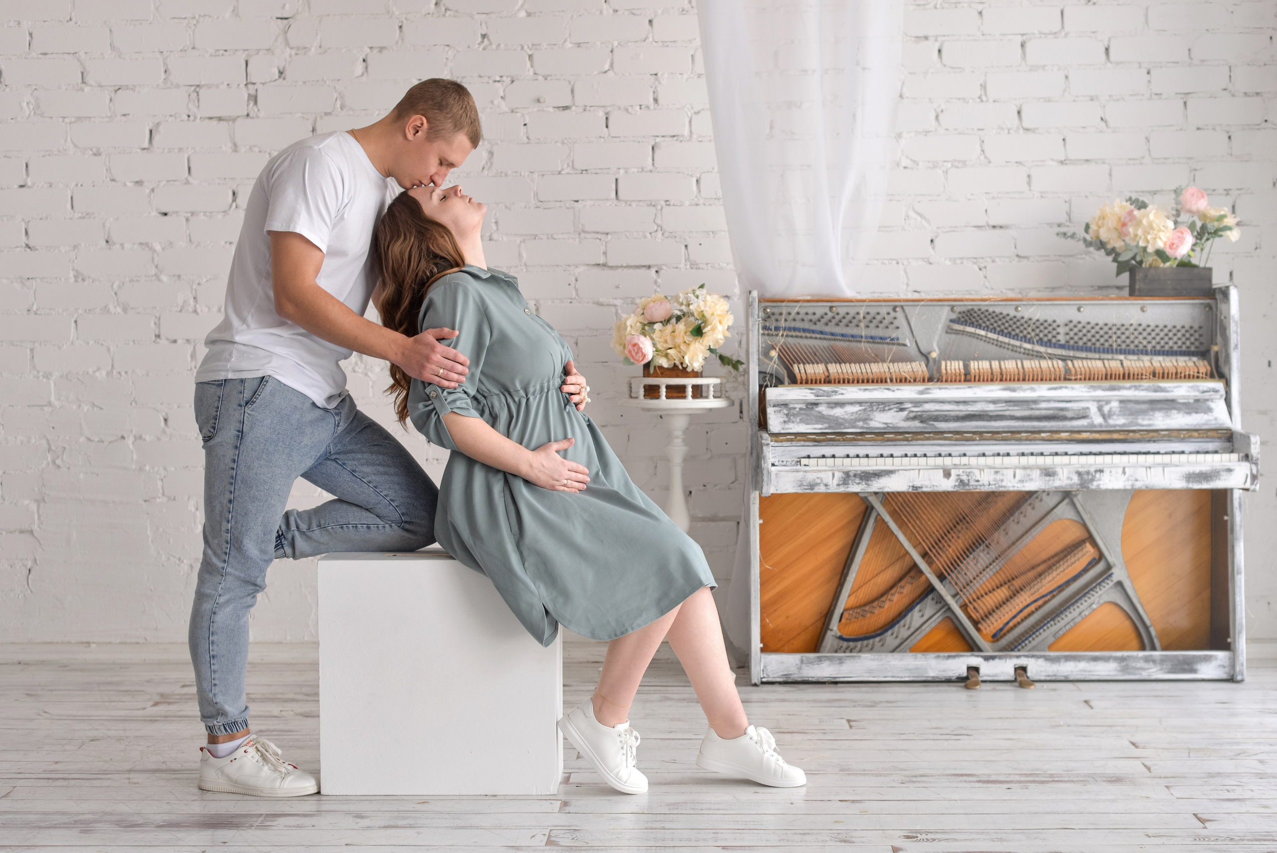 Алена и Дима беременность в студии. Семейный и свадебный фотограф Галина Абакумова, фотосессии в Белгороде