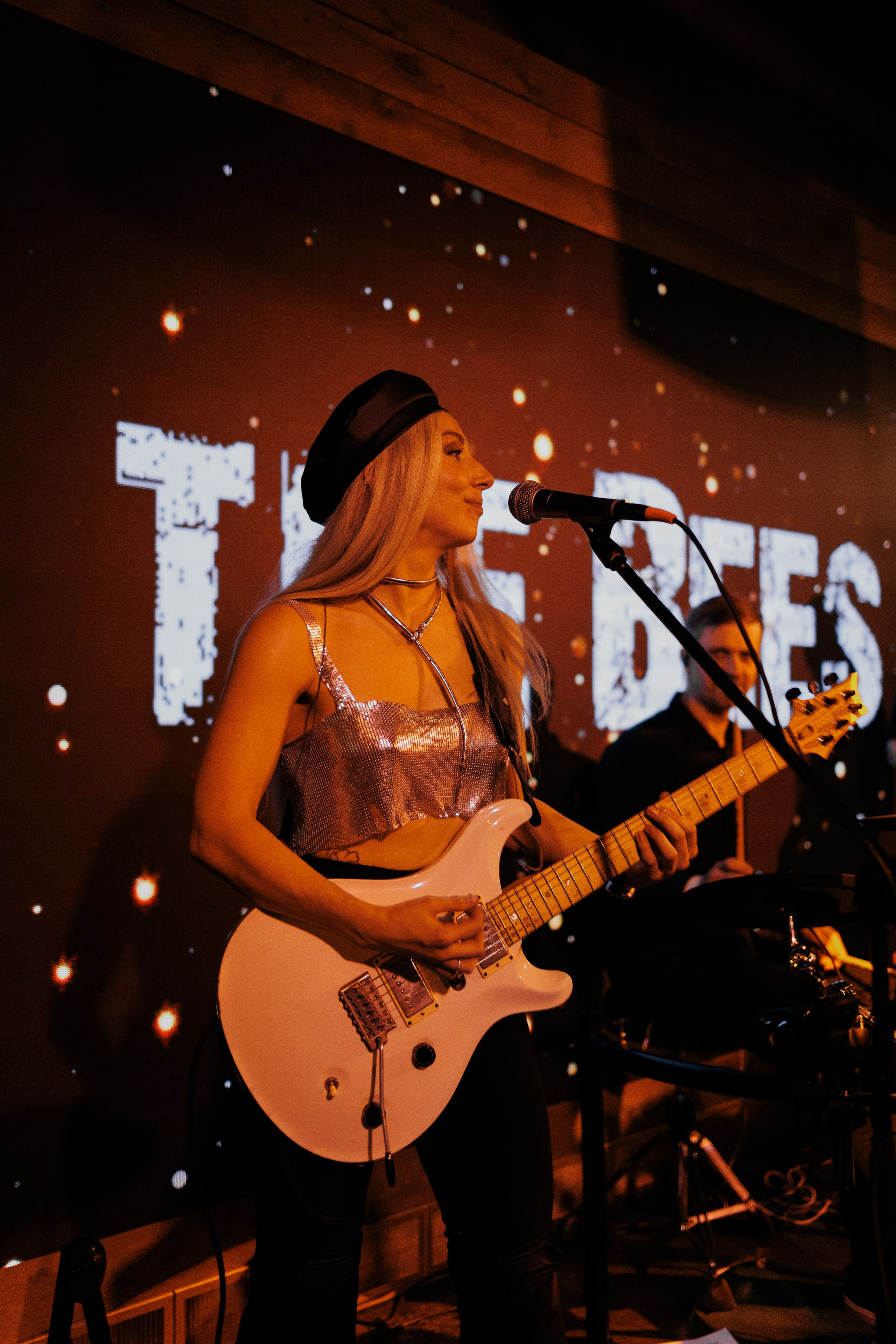 Cover band The Bees. Photographer in Turkey — Dari N