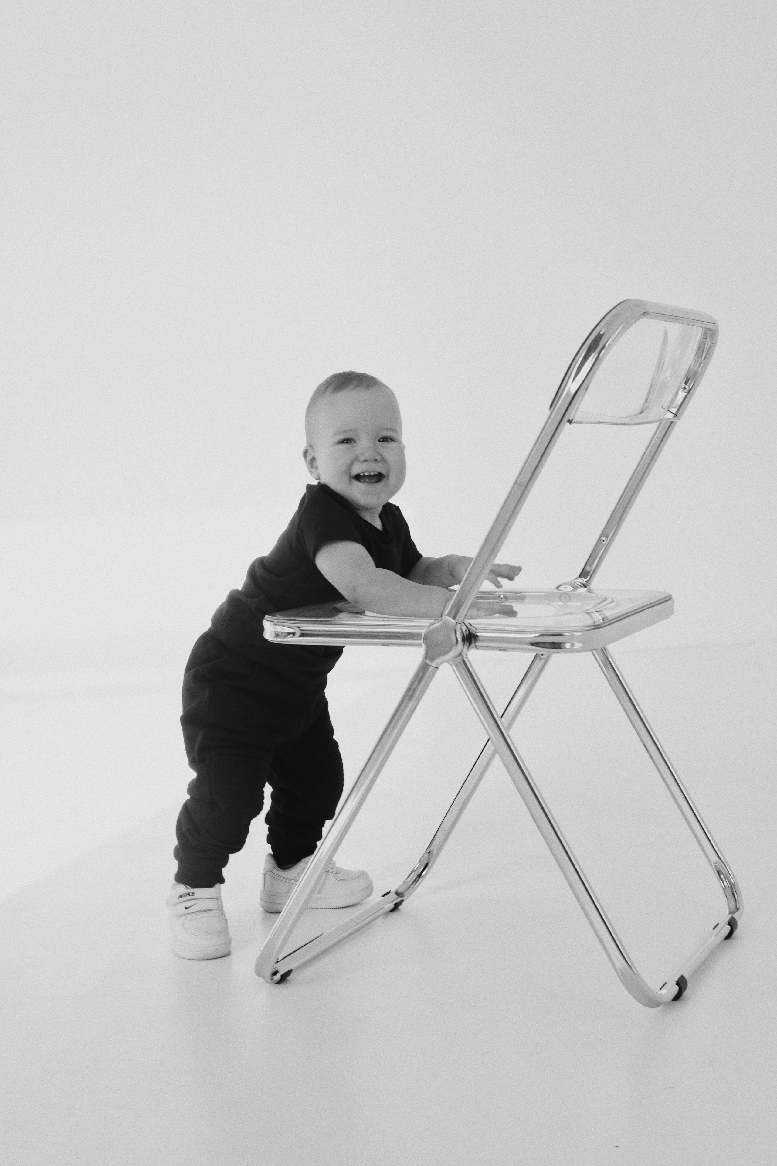 В ЧЕРНОМ. КРИСТИНА ГУСЬКОВА