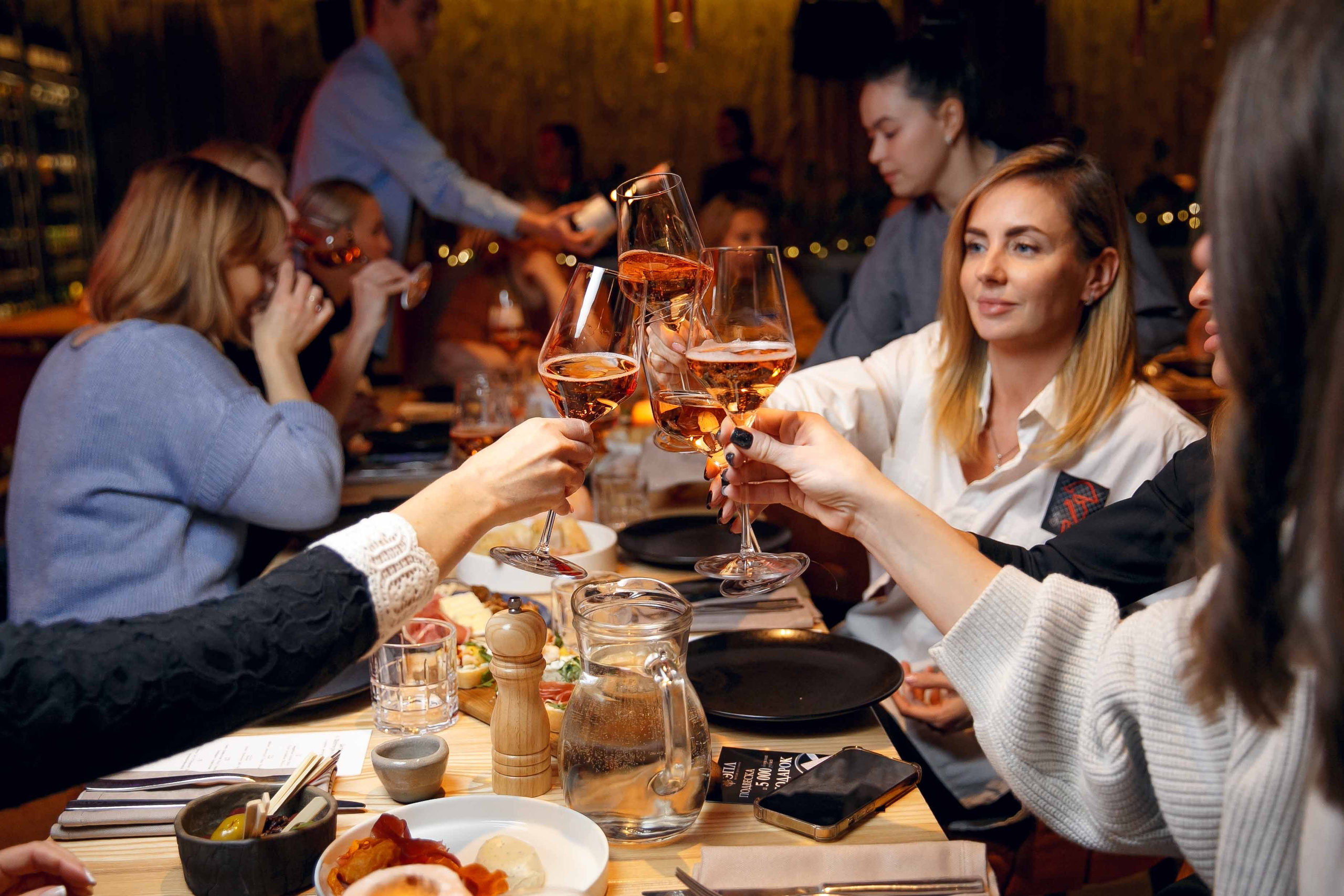 Винный вечер в «Сказке». Ваш репортажный фотограф Артемий Антонов