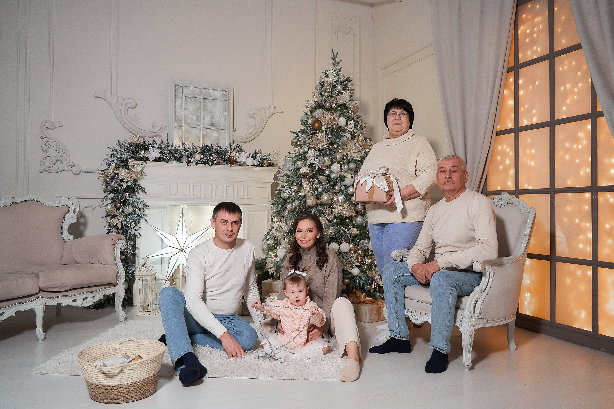 Фотосессия семьи в студии, дома, на улице. Фотограф и видеограф в Екатеринбурге