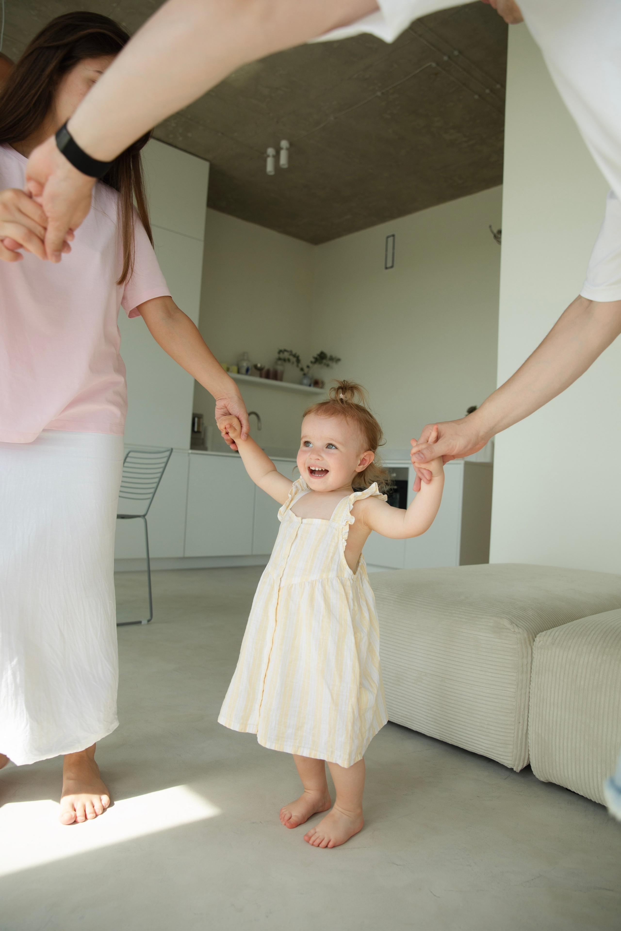Домашняя съемка красивой семьи в солнечной квартире. Фотограф новорожденных, детский фотограф  Москва.Семейная съемка Москва. Семенова Анна
