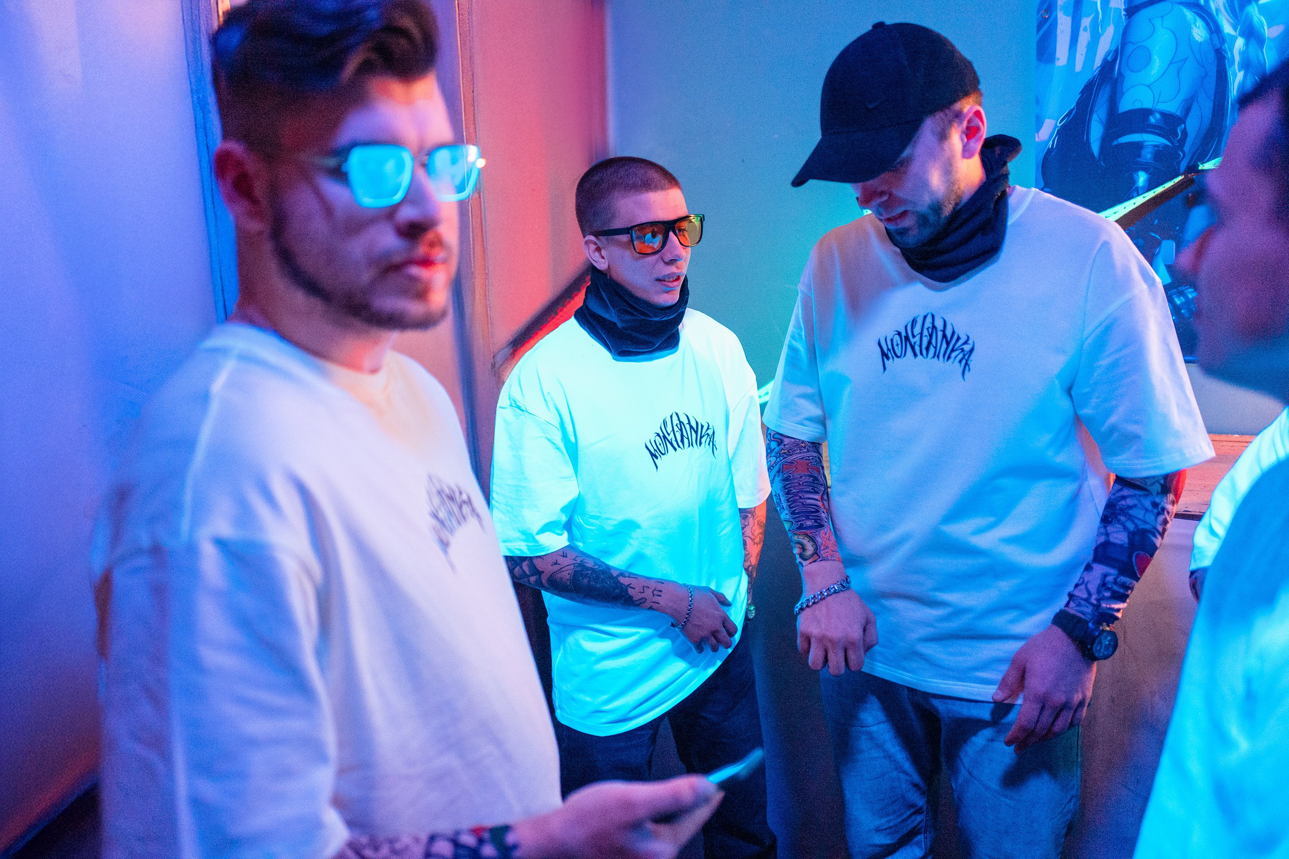 Реклама футболок «Молчанка». Фотограф Тюмень