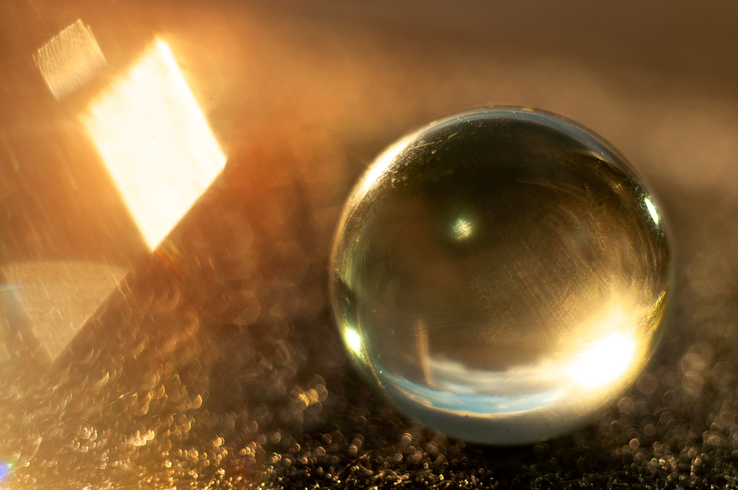 стеклянный шар