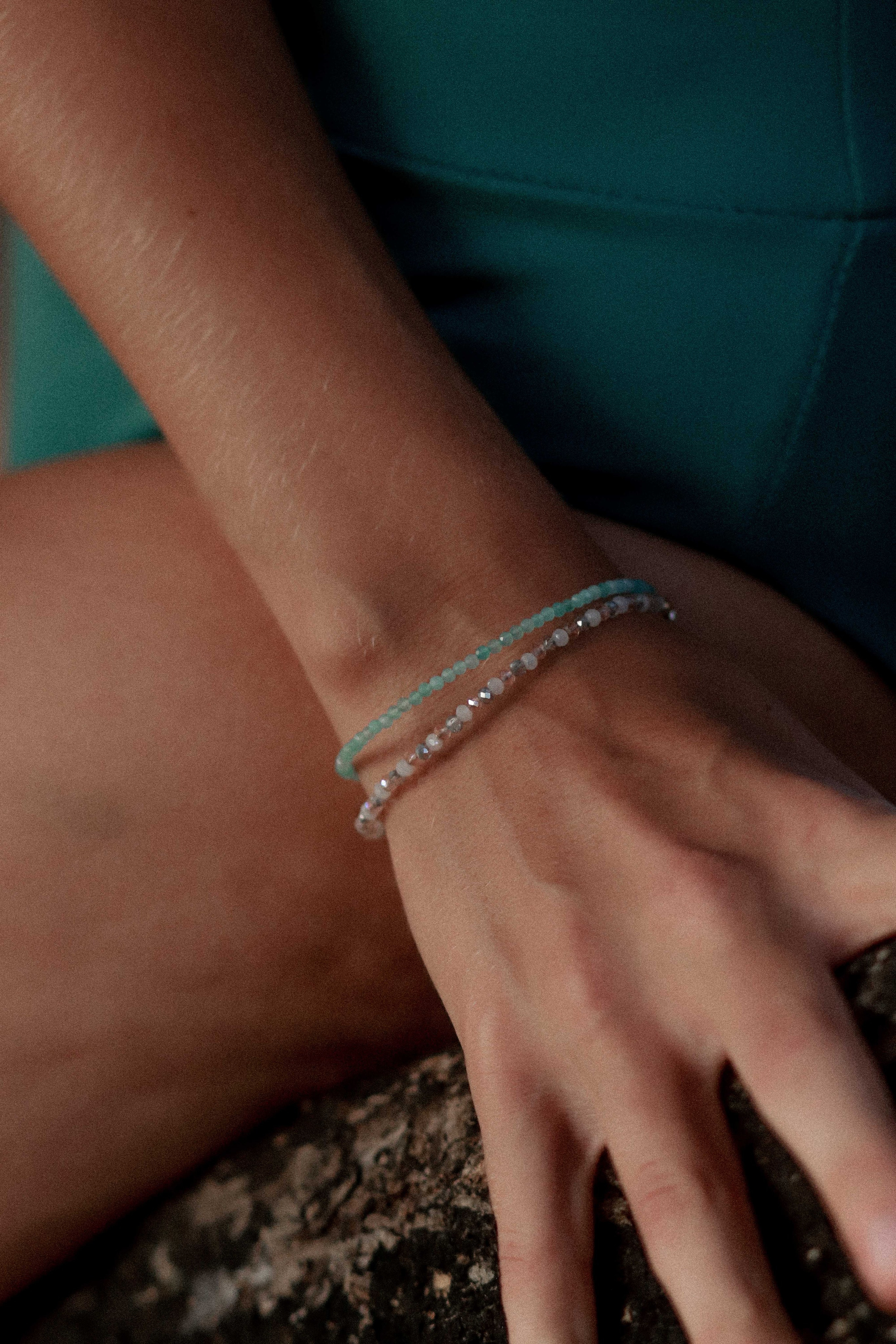 Коллекция украшения из натуральных камней. Фотограф на Шри-Ланке