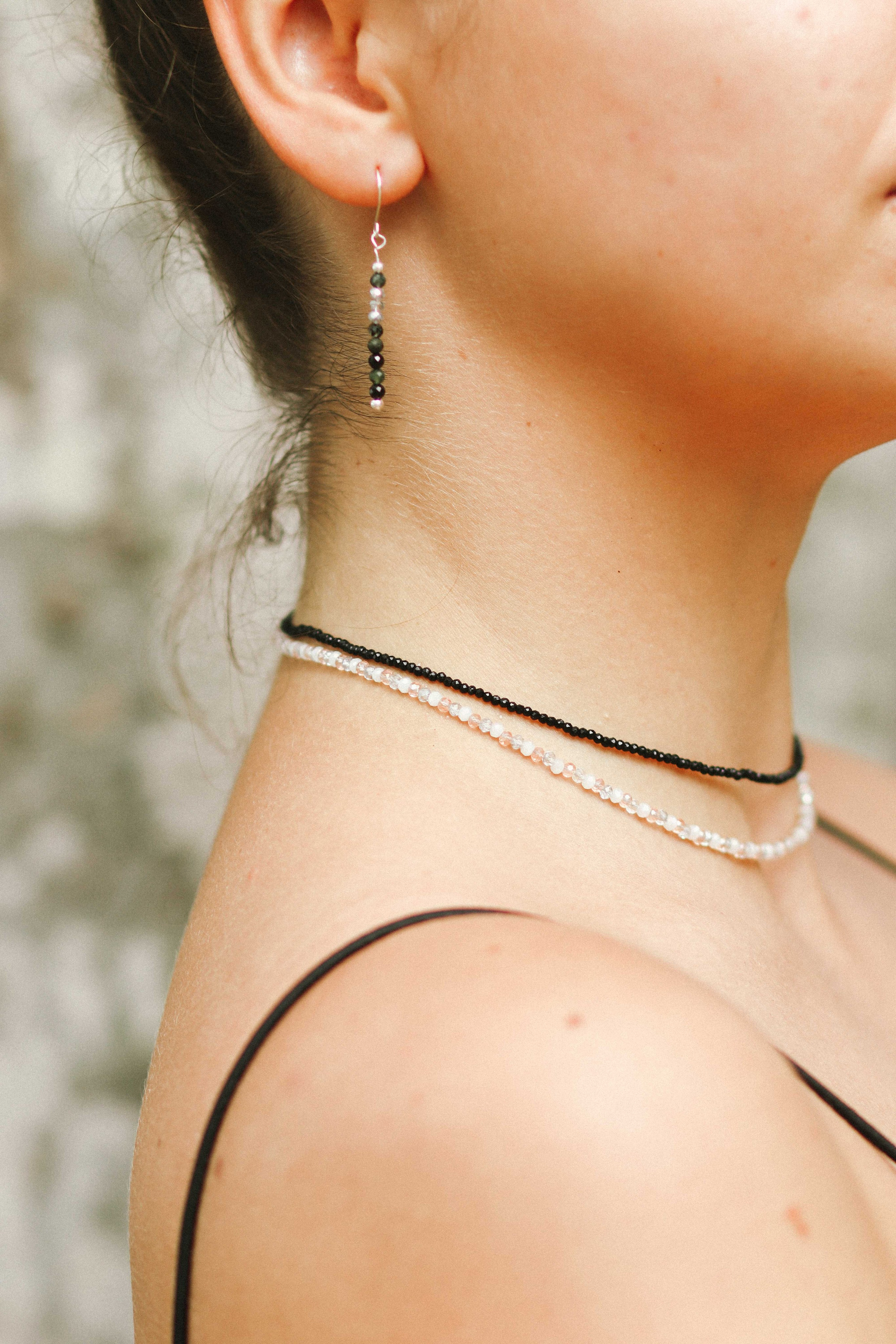 Коллекция украшения из натуральных камней. Фотограф на Шри-Ланке