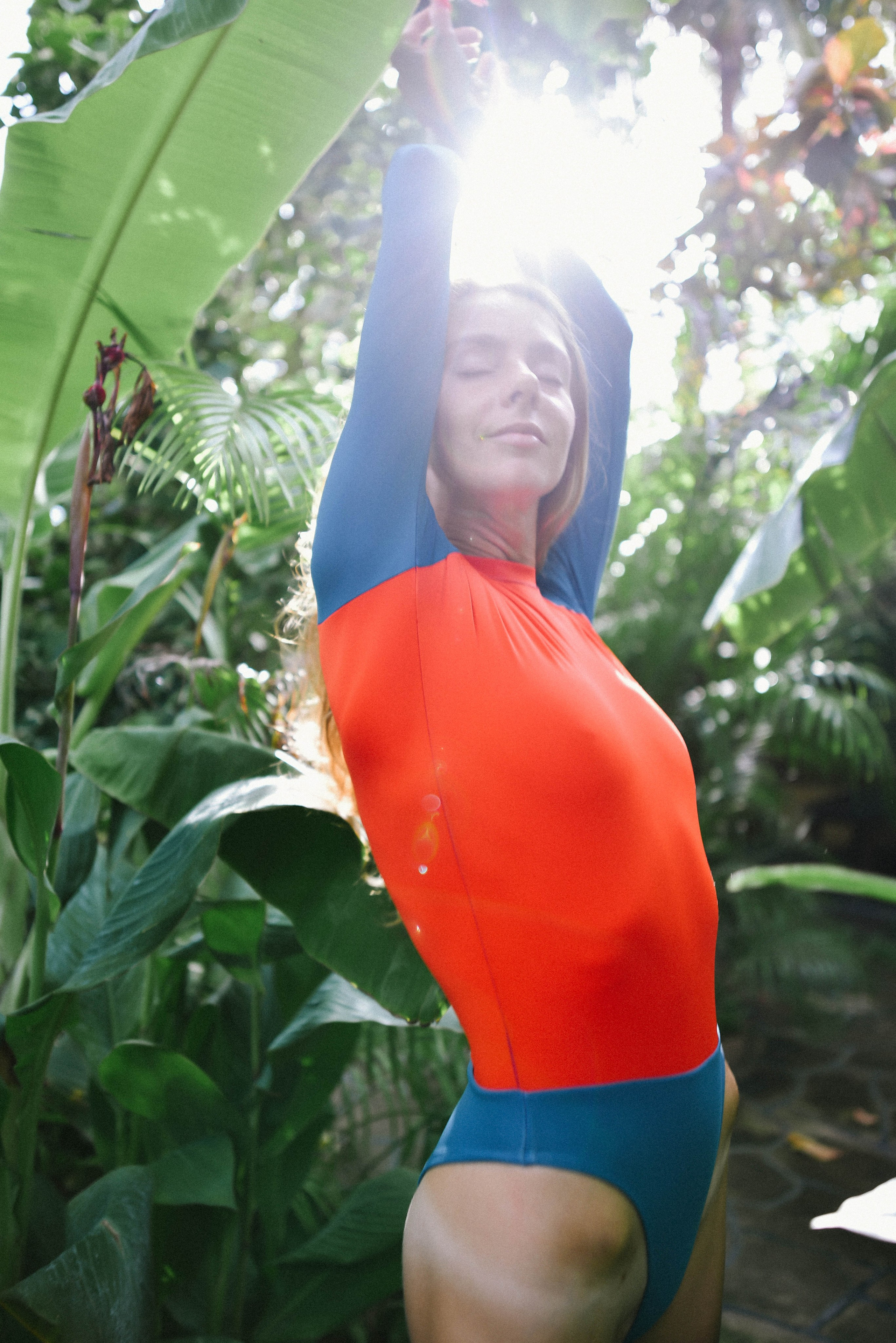 Съемка серфинга с воды в Аругам Бэй | Девушка на волнах восточного побережья. Фотограф на Шри-Ланке