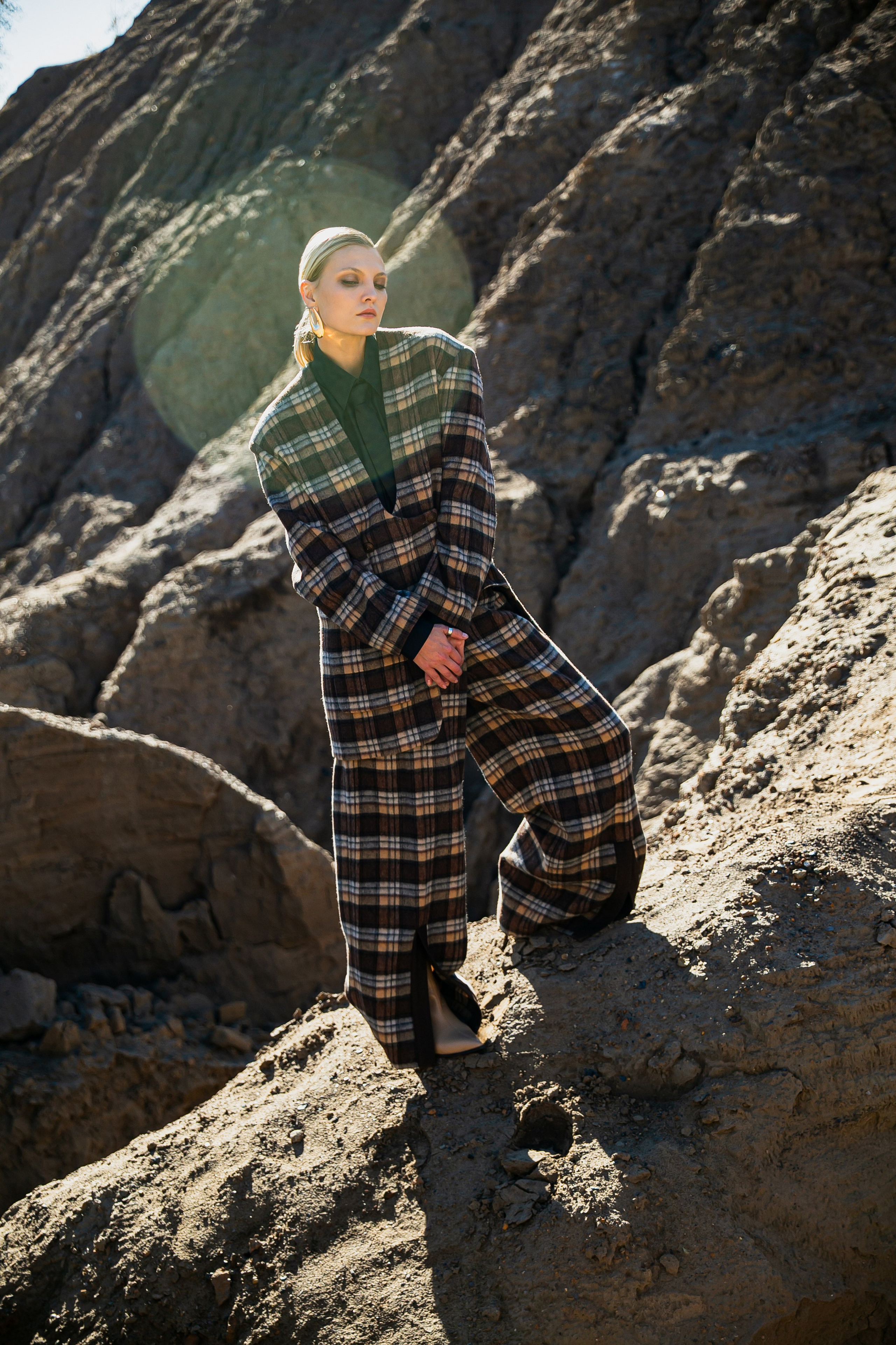 LOOKBOOK Autumn 2025 for AMUNESTIC. АННА ВЕРСО / ANNA VERSO | Визуальный художник / Visual artist