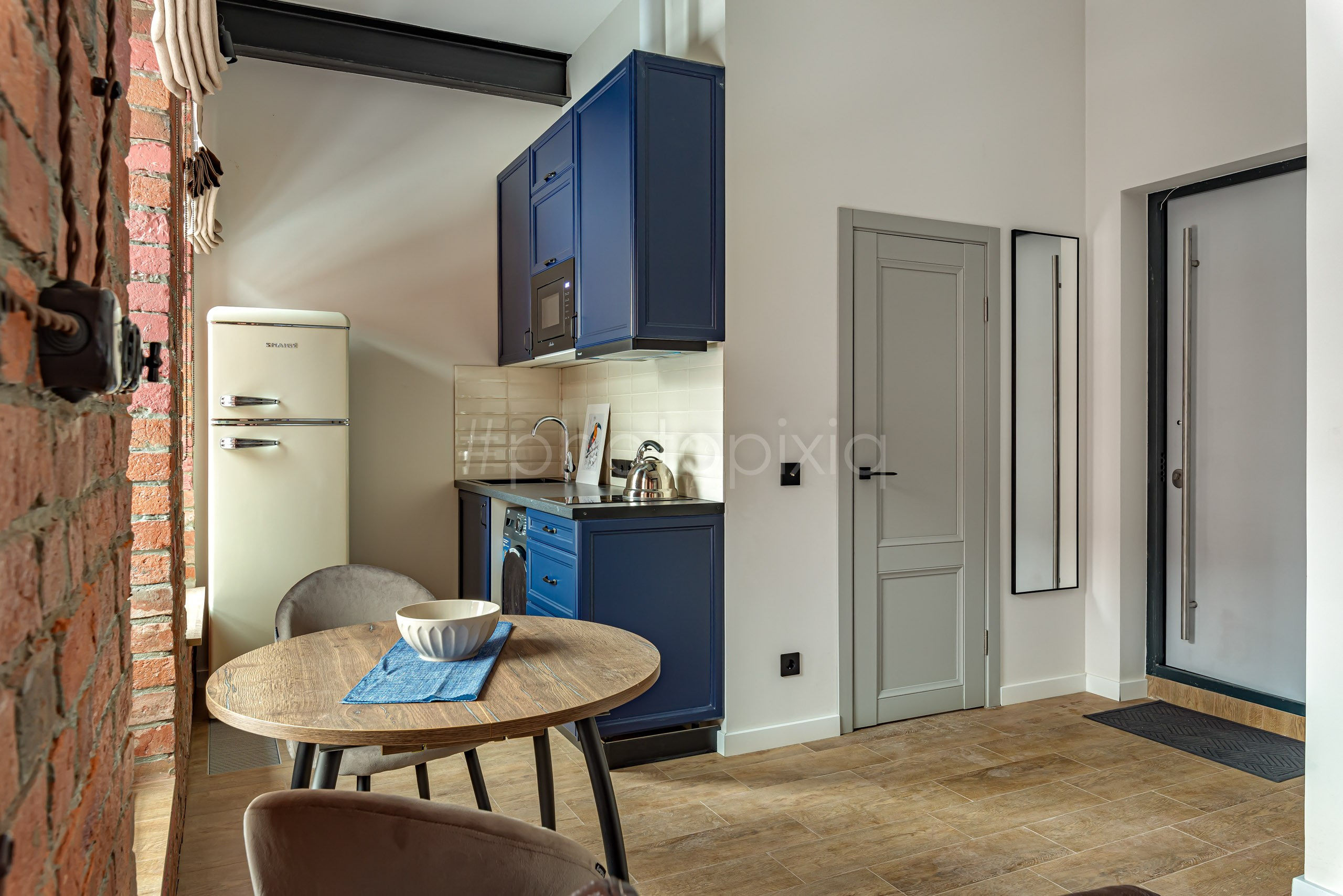 Интерьерная съёмка квартиры студии для аренды на Михалковской. Интерьерная съёмка и виртуальные туры — Интерьерный фотограф Кузнецов Сергей (photopixiq)