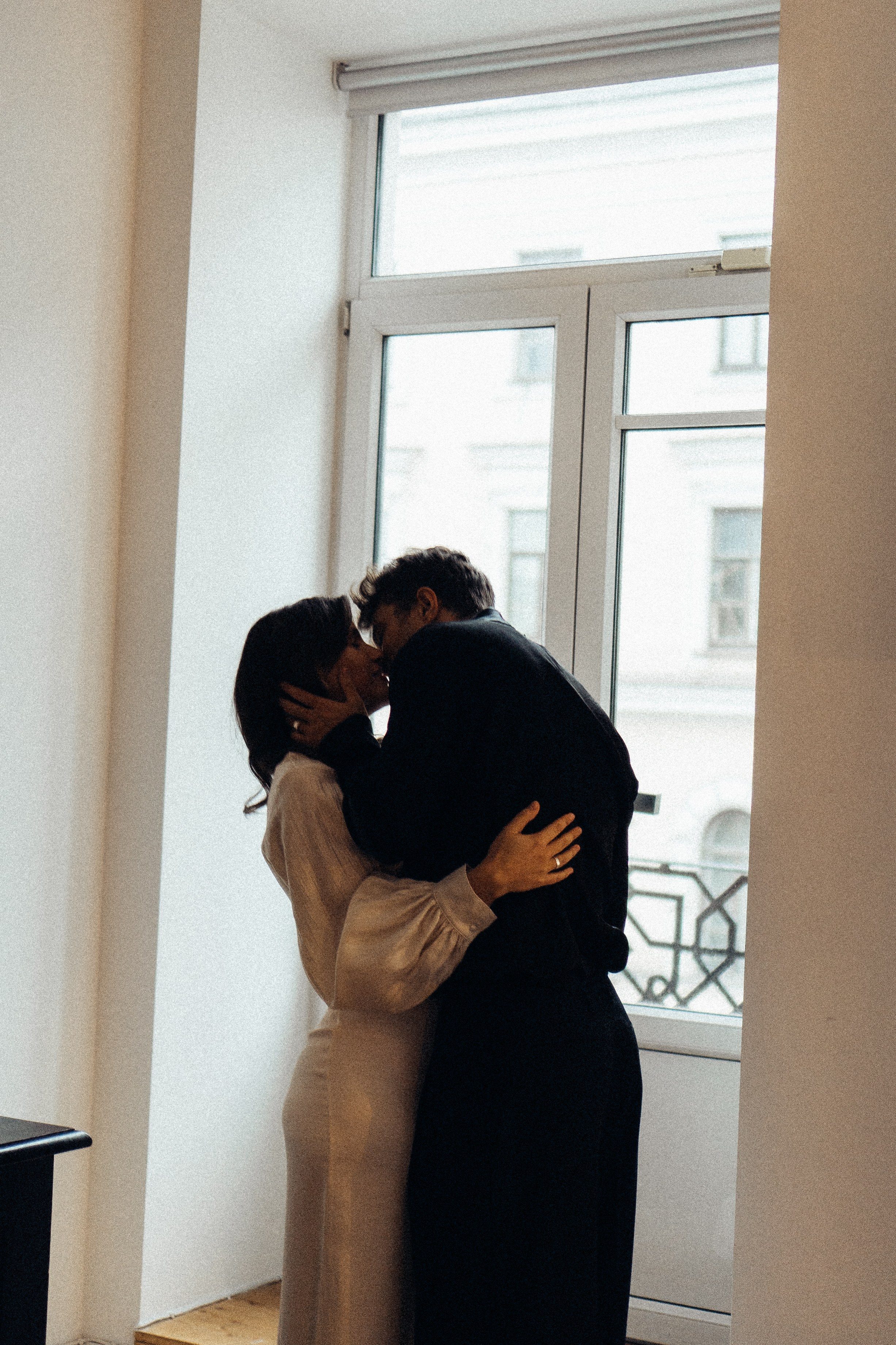 УТРО ЖЕНИХА И НЕВЕСТЫ В ПИТЕРСКОЙ КВАРТИРЕ И СЬЕМКА С СВАДЕБНЫХ ОБРАЗАХ. Профессиональный фотограф, Санкт-Петербург — Виктория Богомолова