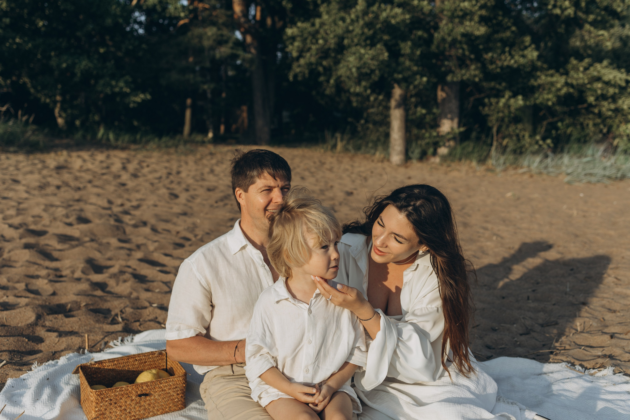 Эмилия, Дмитрий и Демид на Финском заливе. Семейный фотограф в Москве Виктория Ястребинская